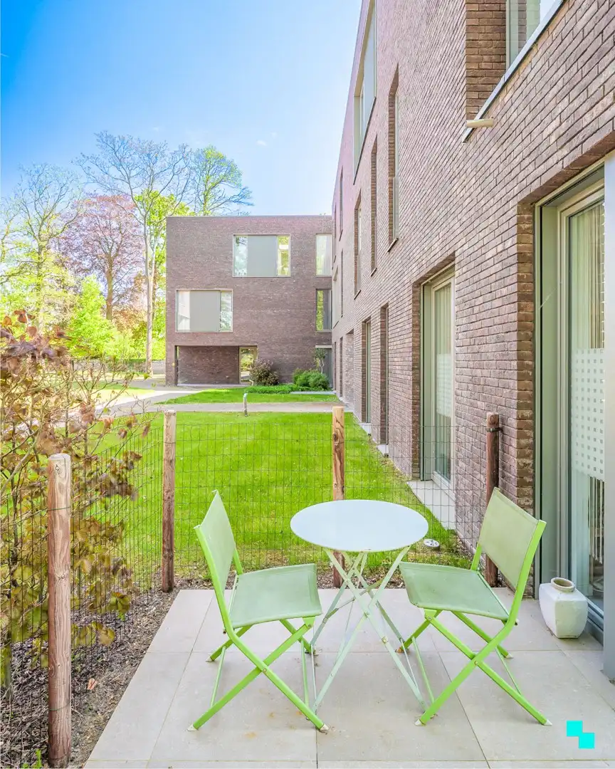Gelijkvloers appartement omgeven door groen aan de Sint-Denijskerk foto 18