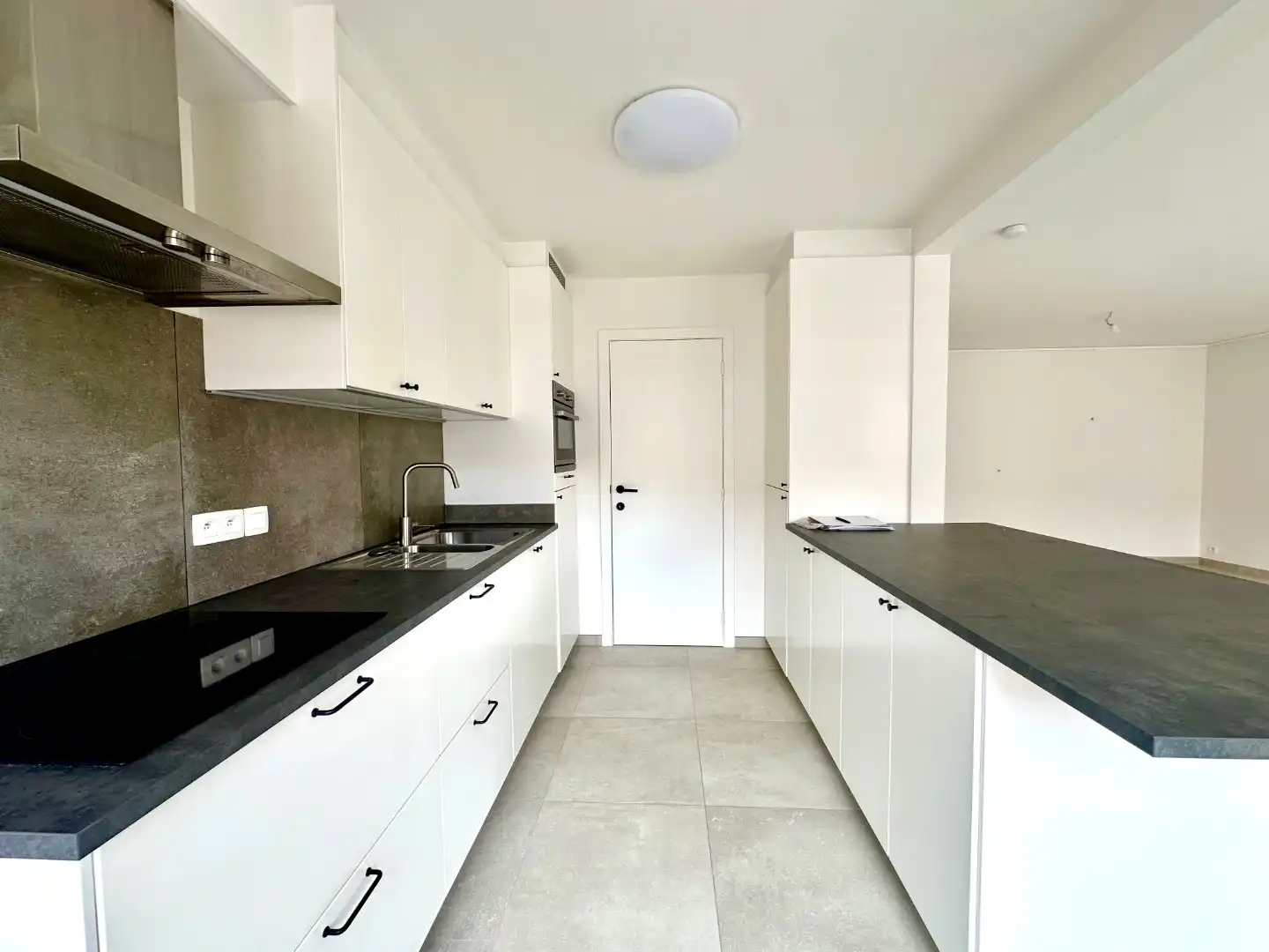 Lichtrijk appartement met twee slaapkamers te Sint-Kruis foto 4