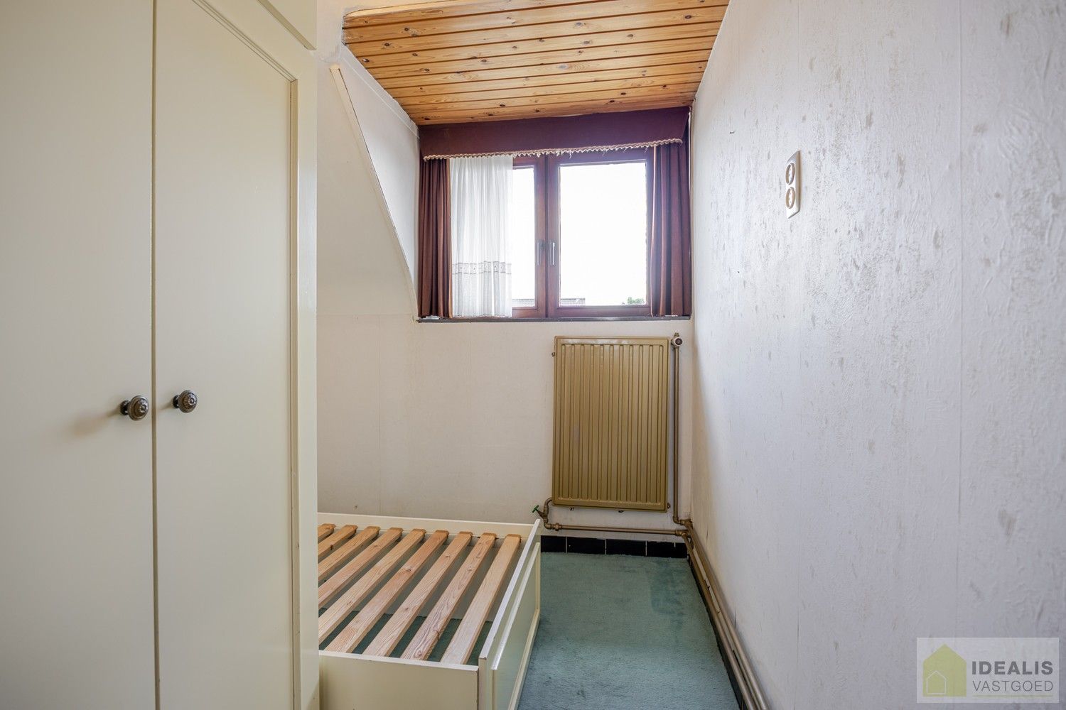 CHARMANTE EN TE RENOVEREN EENGEZINSWONING MET 4 SLAAPKAMERS OP EEN KNAP PERCEEL EN GEGEERDE LOCATIE !! foto 14