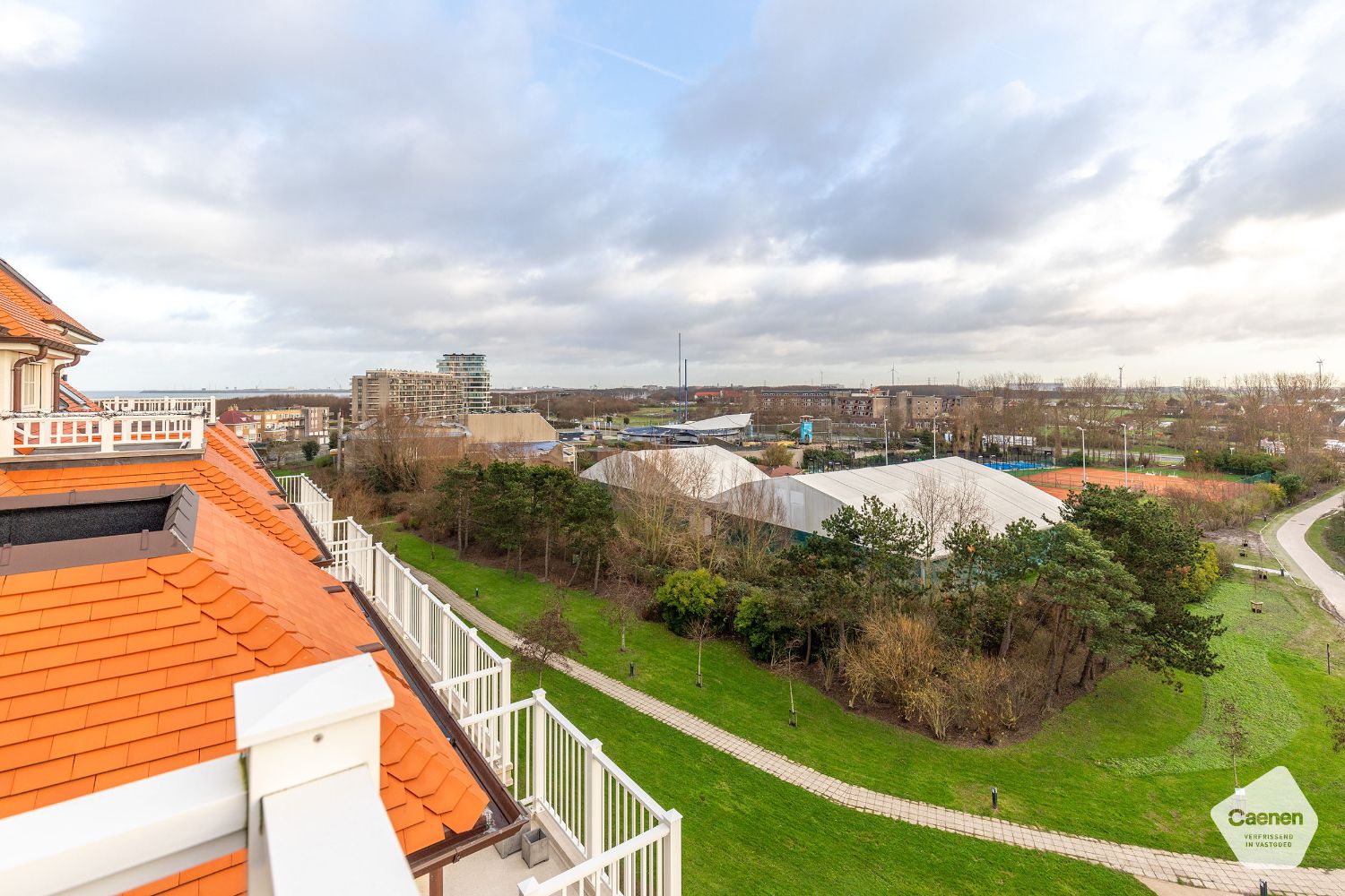 Hoog kwalitatief afgewerkt dakappartement met prachtig zicht nabij het strand foto 24