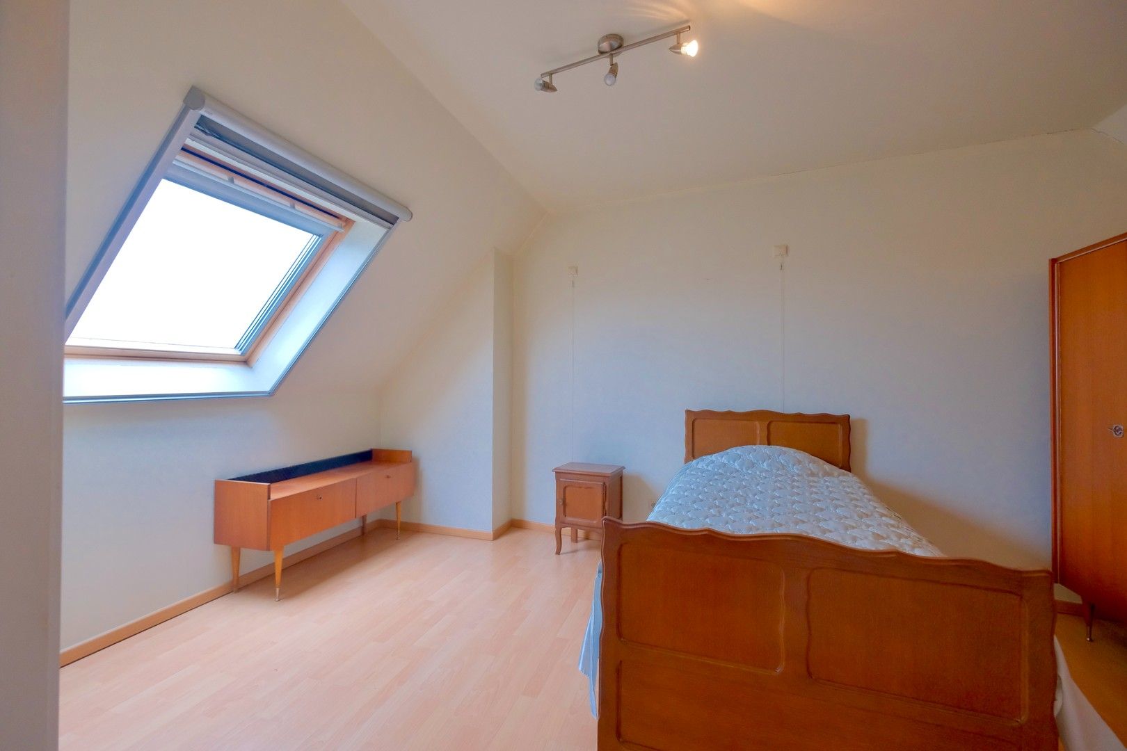 Duplex dakappartement met 2 slpks, 2 badkamers, 2 terrassen en garage foto 9