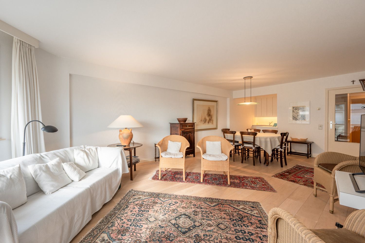 Instapklaar vakantie-appartement met zijdelings zicht op zee foto 5