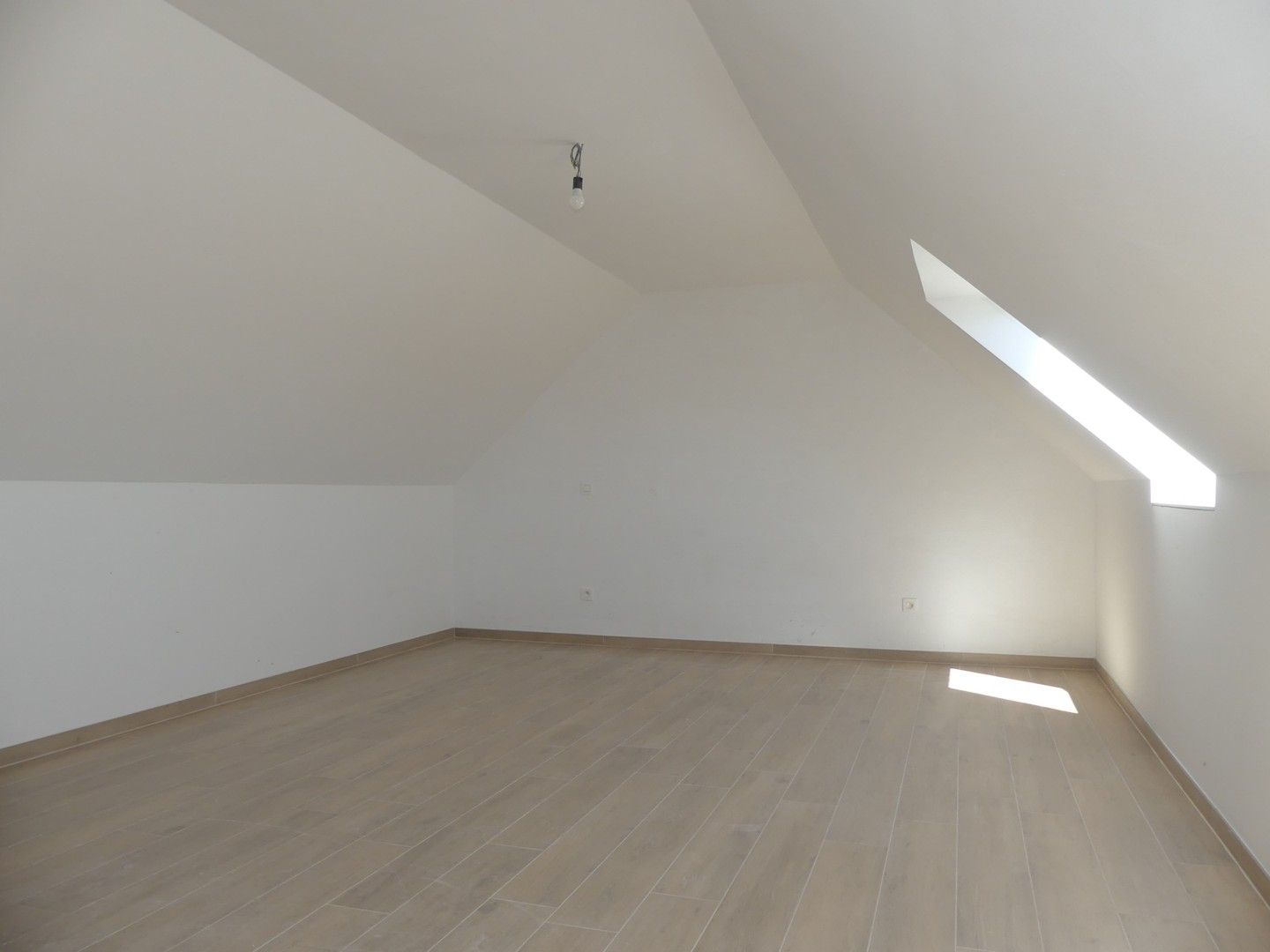 Halfopen nieuwbouwwoning met zuidgericht terras, tuin en garage foto 11