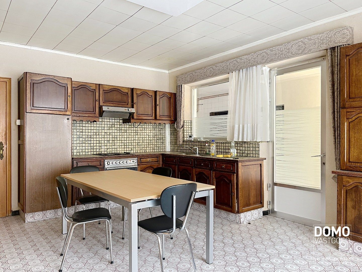 Commercieel gelegen handelspand met inclusief bovenliggend appartement te Kermt. foto 25