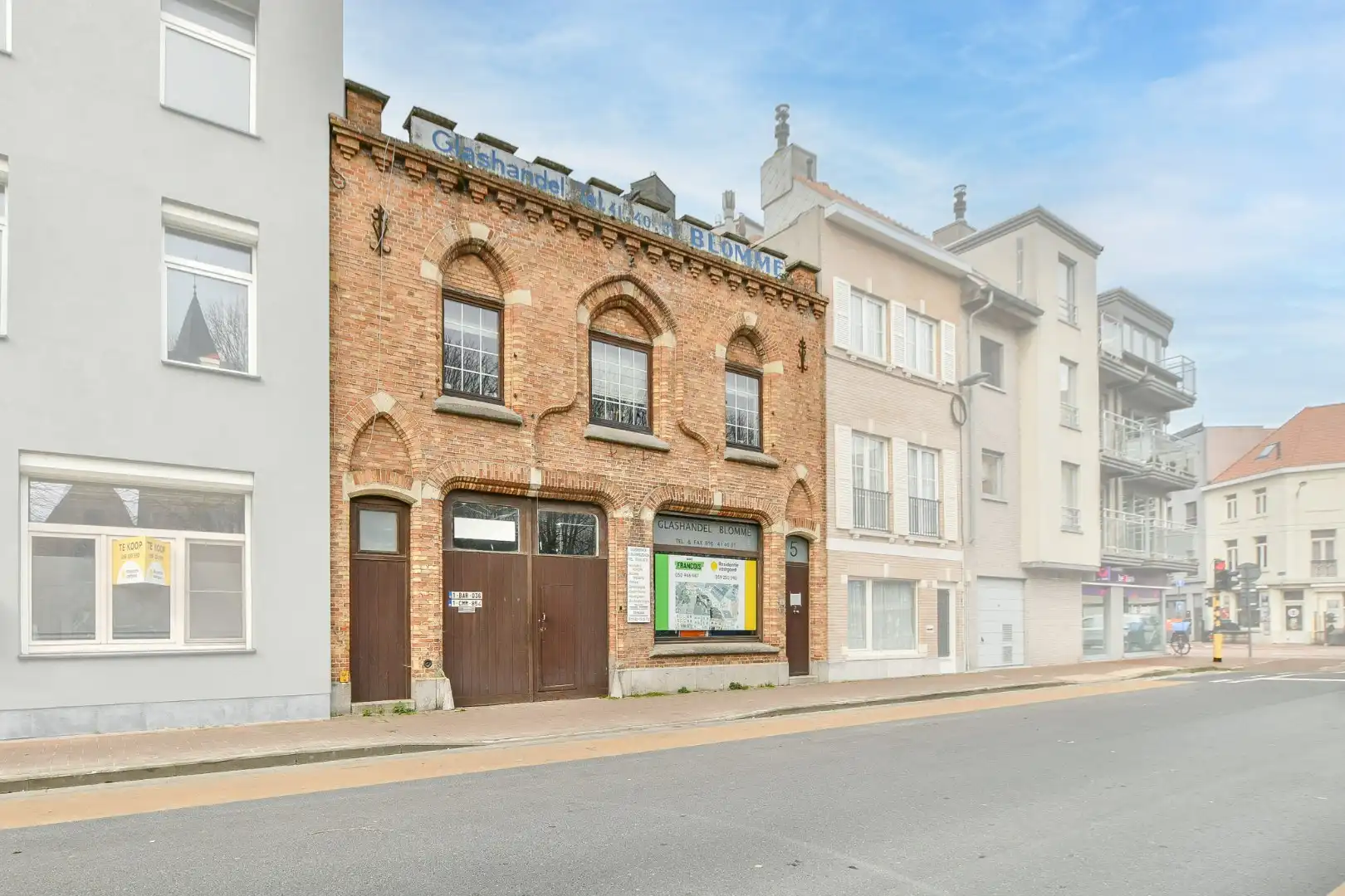 Hoofdfoto van de publicatie: Uniek handelshuis met renovatiepotentieel in het hart van Blankenberge