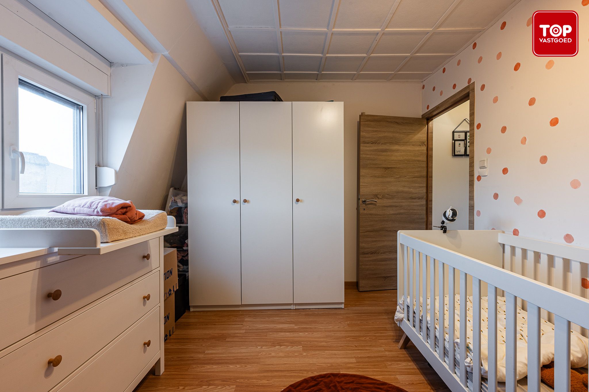 Gezellige woning met moderne keuken en grote tuin foto 18