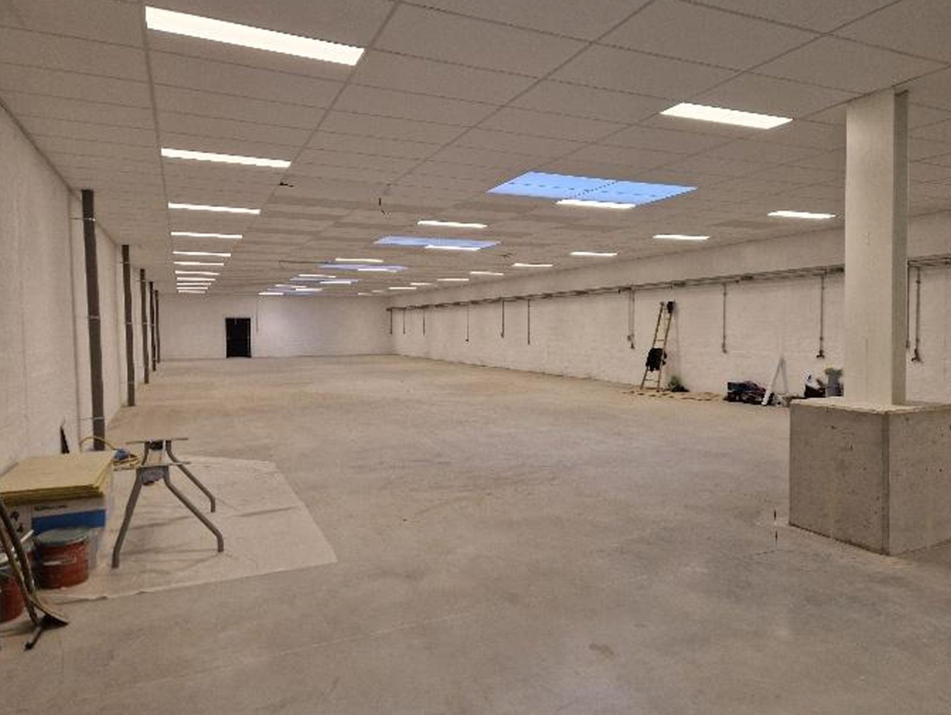 Gerenoveerd bedrijfsgebouw te huur. foto 3