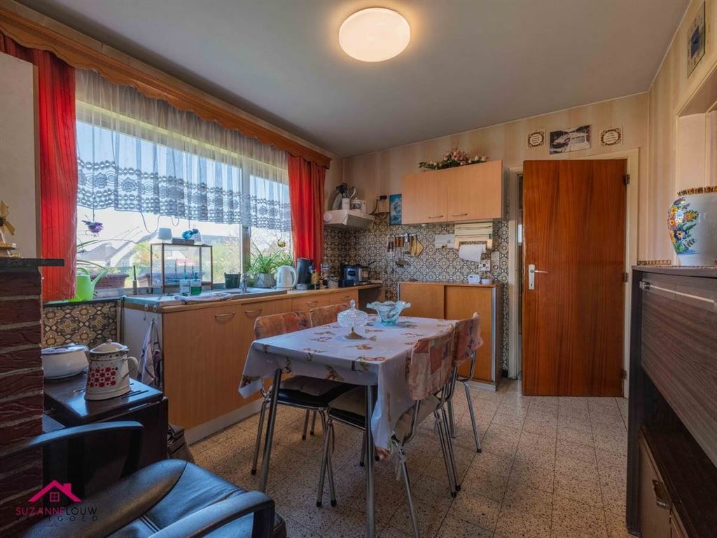 Vrijstaande woning, te renoveren naar eigen smaak en wensen foto 19