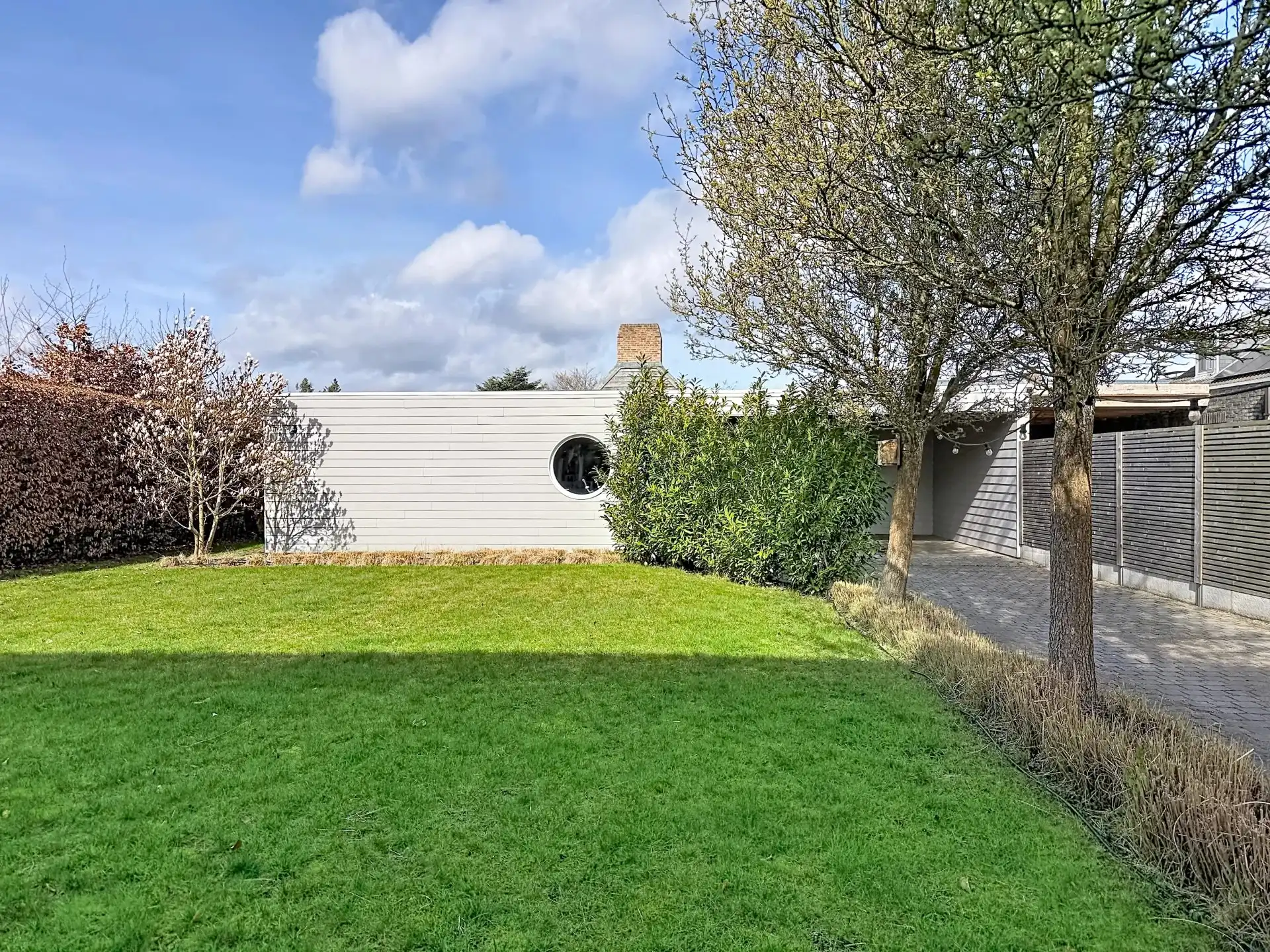 Prachtige luxueus ingerichte woning met 4 slaapkamers en 2 badkamers op een mooi perceel met bijgebouw. foto 46