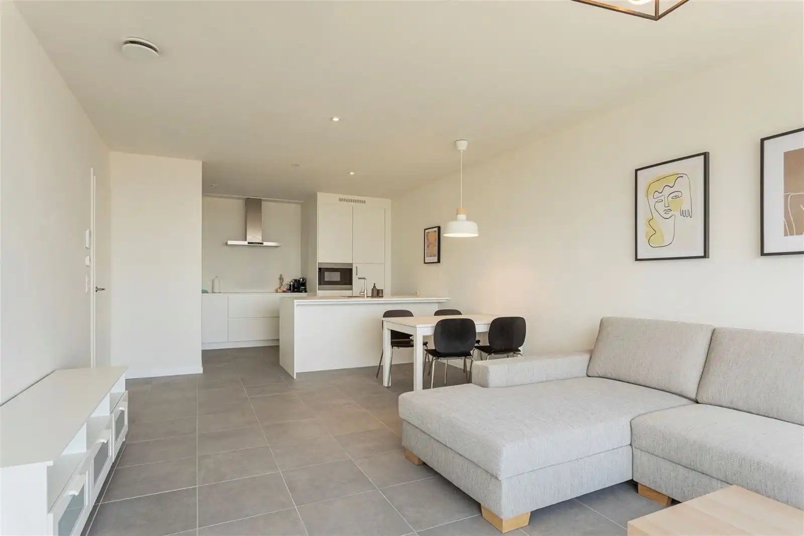 Gemeubeld 1 slaapkamer appartement op toplocatie in de nieuwe Antwerp Tower! foto 3