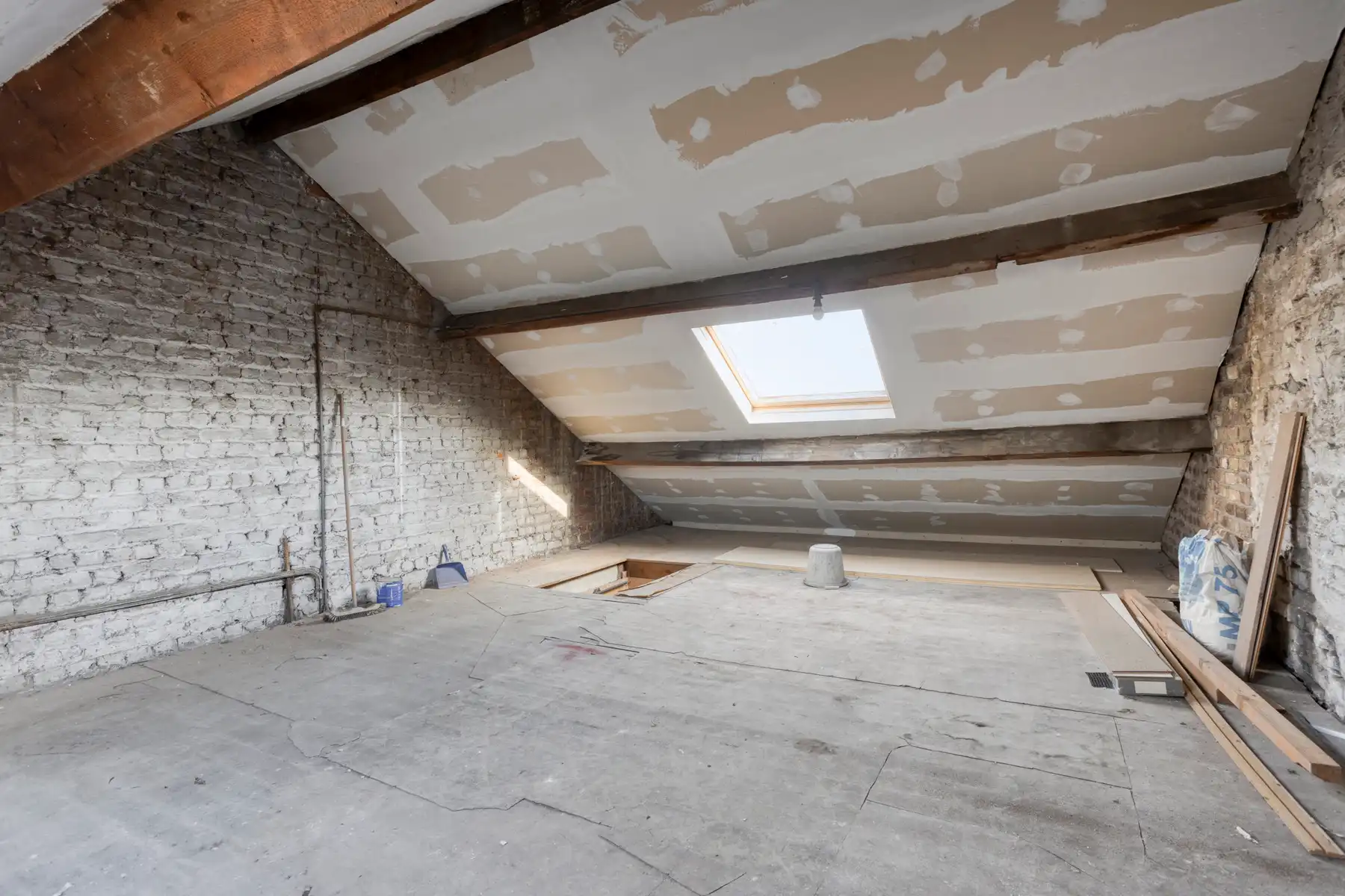 Te renoveren woning met zeer goede ligging! foto 18