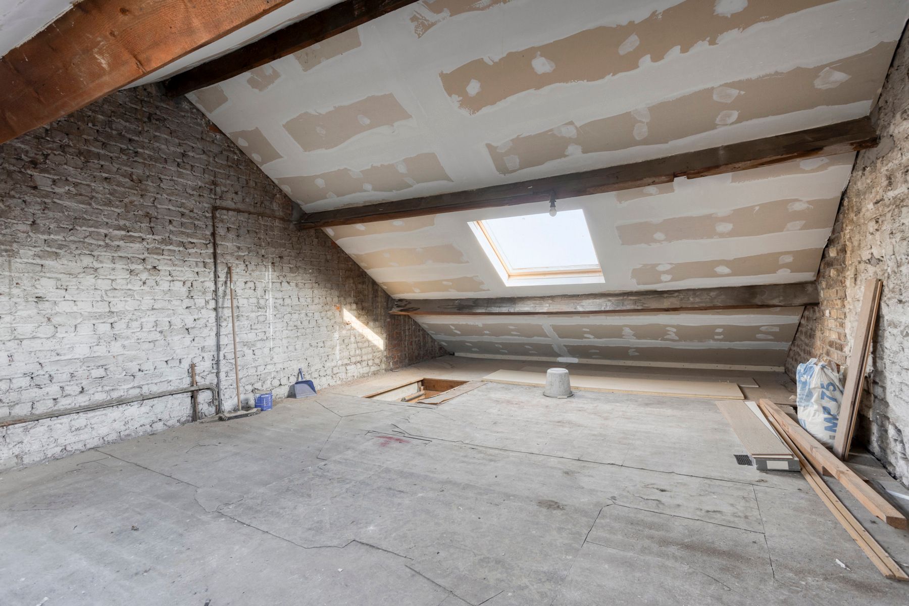 Te renoveren woning met zeer goede ligging! foto 18