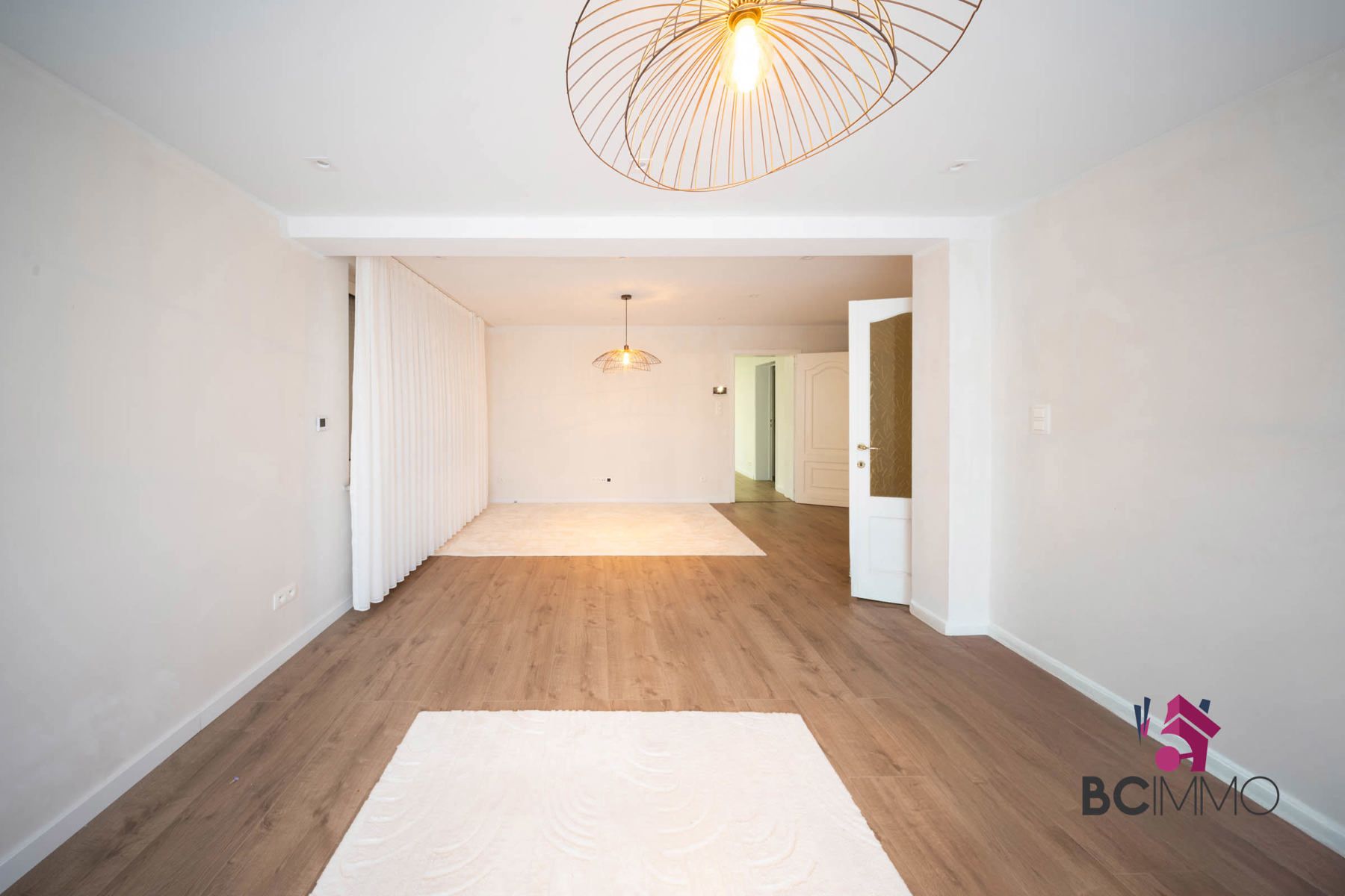 Instapklare halfopen woning op ruim hoekperceel in rustige woonwijk van Genk foto 2