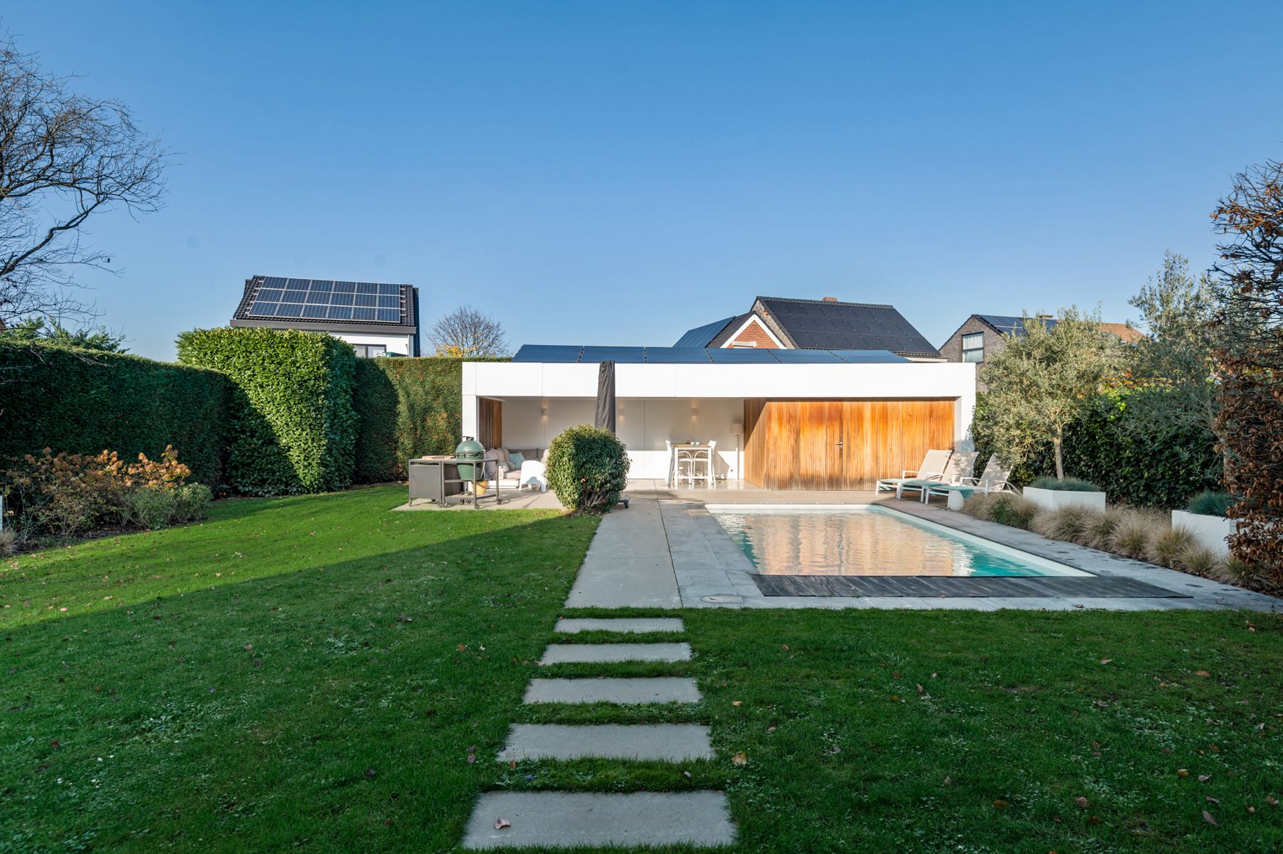 Energiezuinige villa met zwembad in een doodlopende straat. foto 26