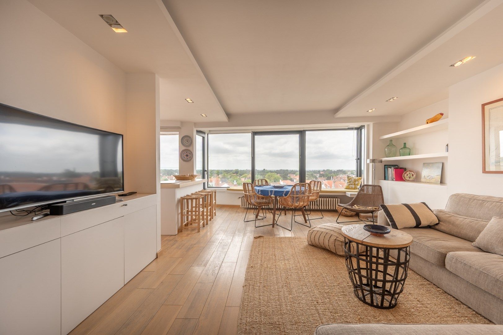 Mooi gemeubeld appartement op de Kustlaan met prachtig zicht foto 2