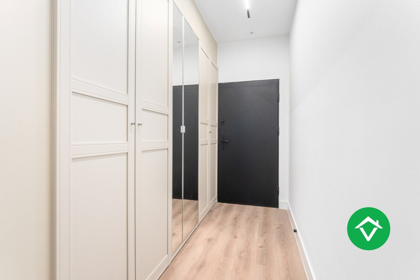 Hoog gerenoveerde woning met tuin en 4 slaapkamers te Roeselare foto 2