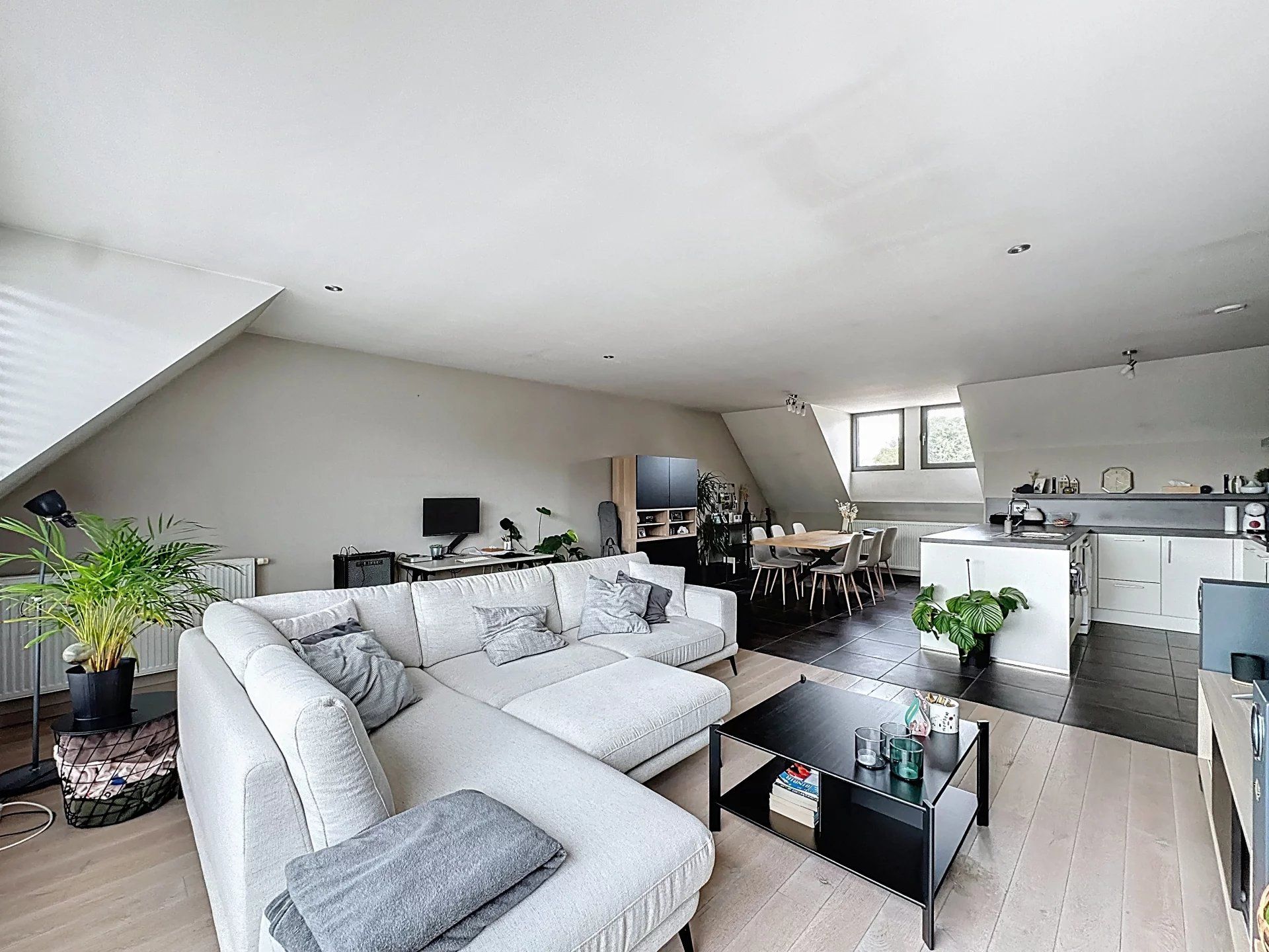 Dakappartement met 2 slaapkamers en groot terras op de grens tussen Balen en Mol. foto 2