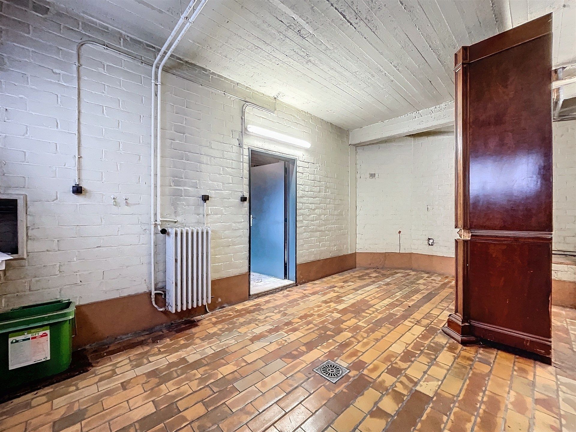 Riant huis (426m²) met 6 slaapkamers en dubbele garage nabij het centrum. foto 21