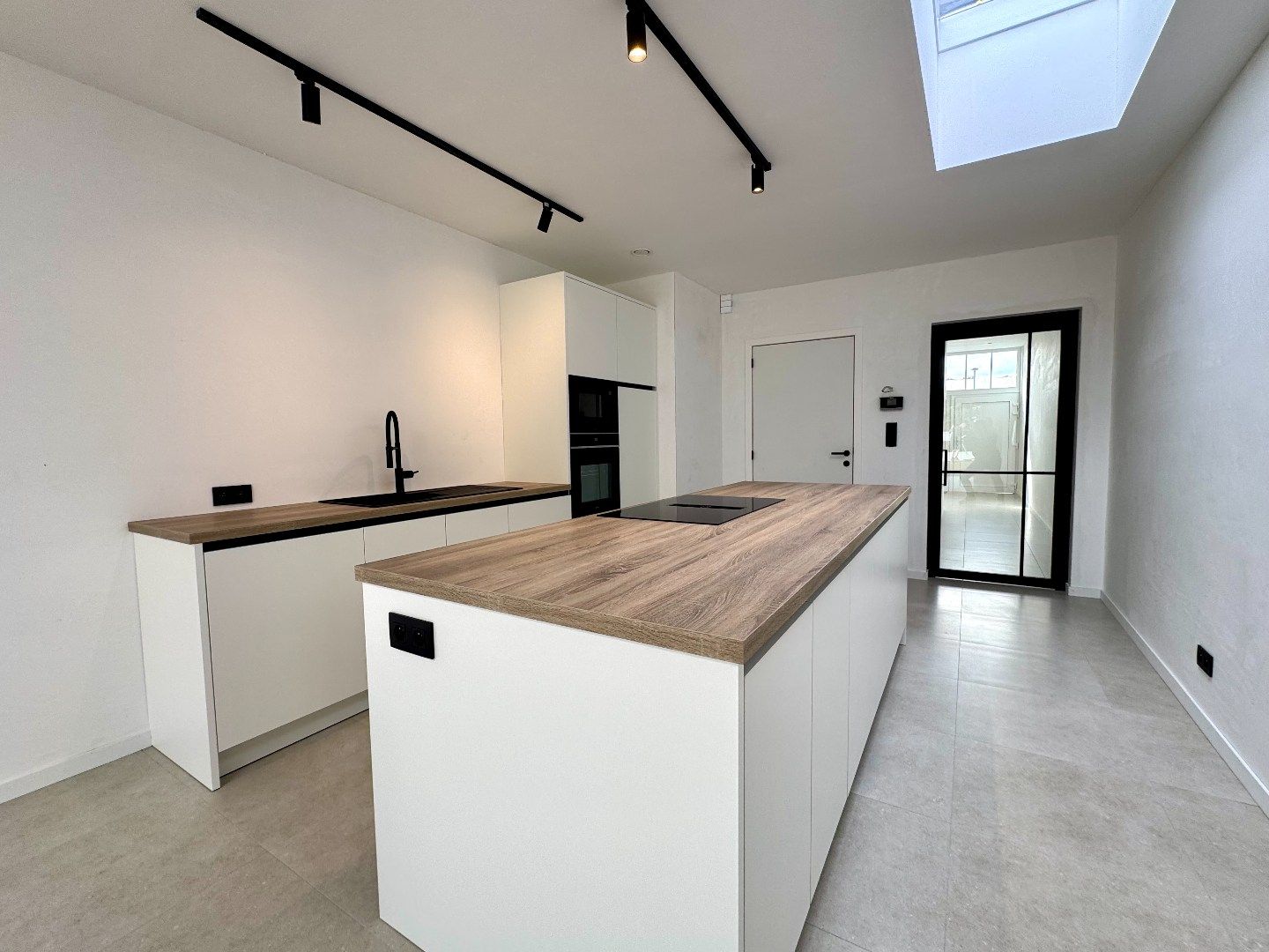 GERENOVEERDE WONING MET 3 SLPKS, TUIN EN GARAGE foto 7
