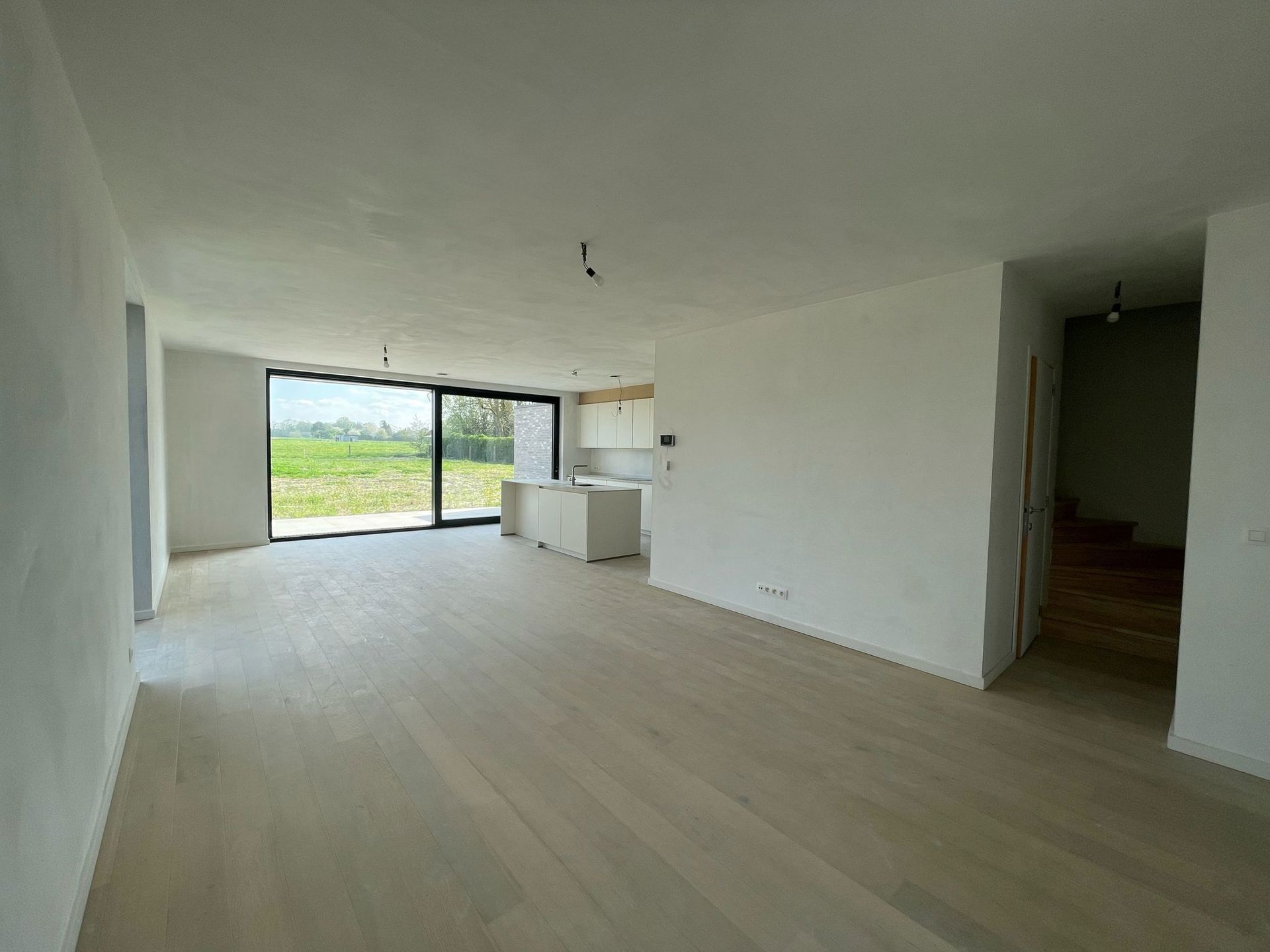 Nieuwbouwwoning met zicht op de velden (6% btw mogelijk) foto {{pictureIndex}}