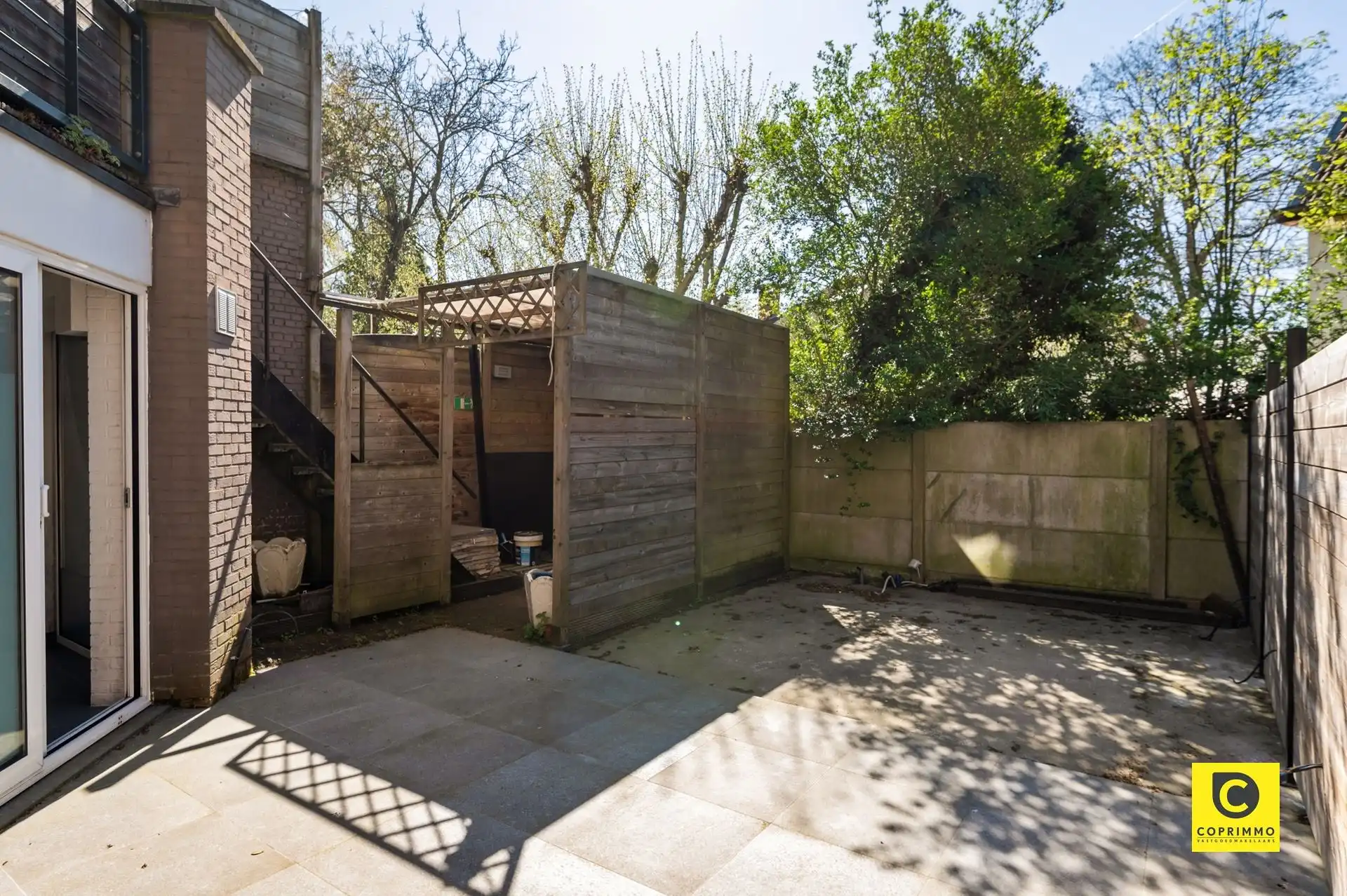 Op te frissen GLV met 1 à 2 slpks, tuintje & staanplaats! foto 11