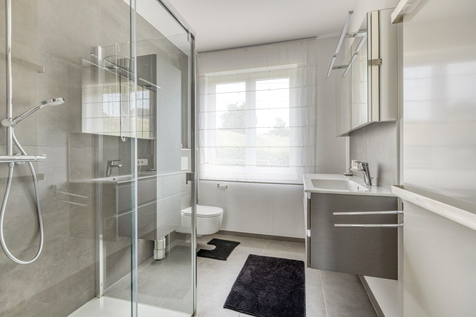 Instapklare woning met prachtig aangelegde tuin foto 16