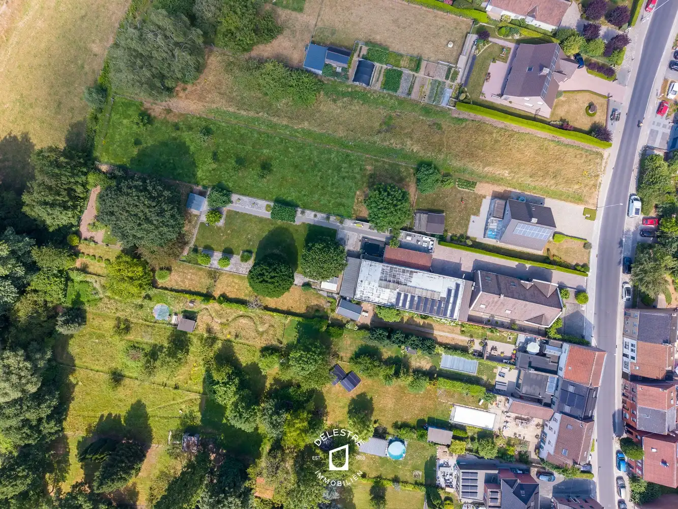 Unieke eigendom met villa, zalige tuin, werkplaats en talrijke mogelijkheden in Okegem foto 2