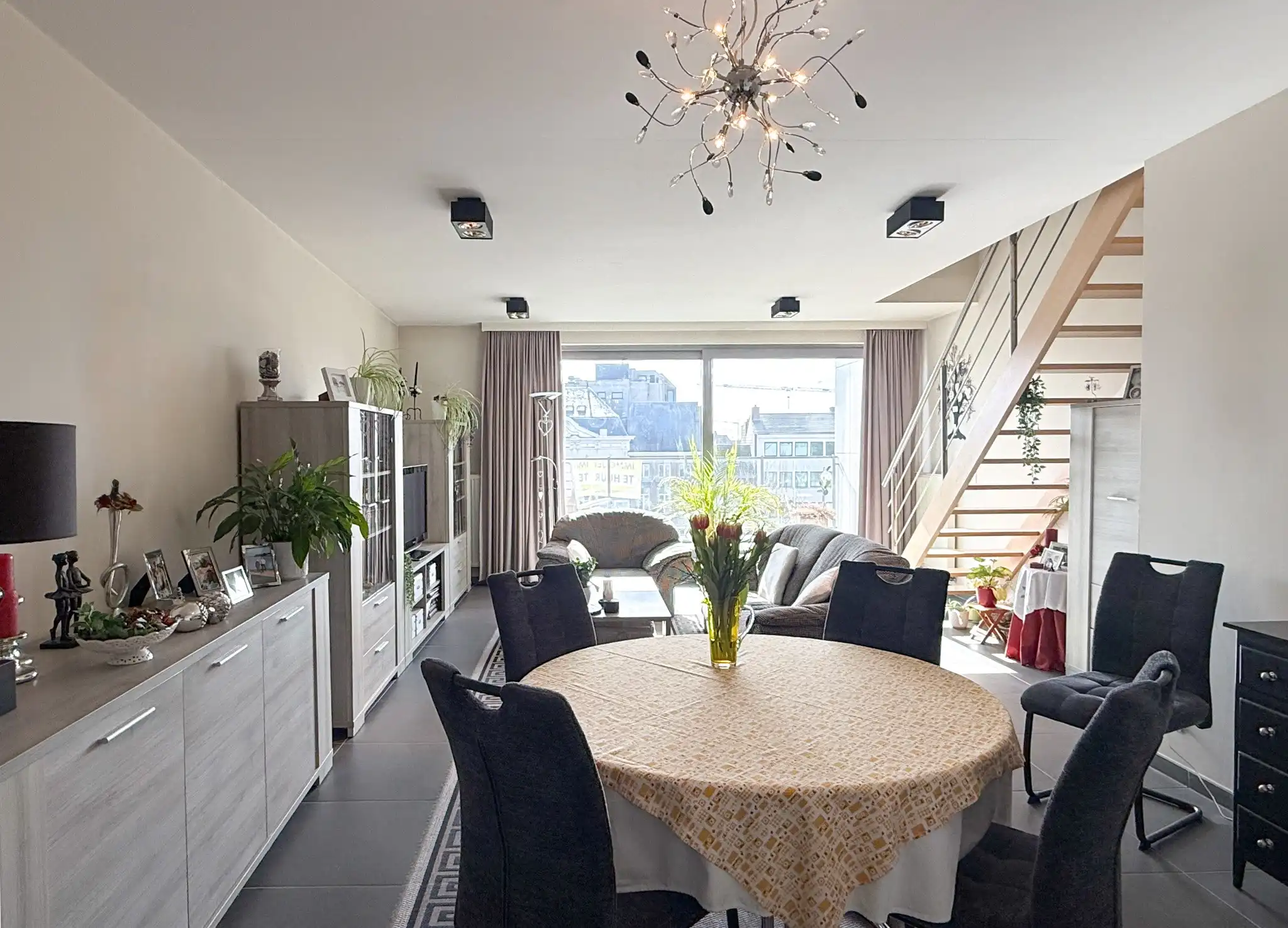 Duplexappartement met 2 slaapkamers op de Grote Markt van Beveren foto 2