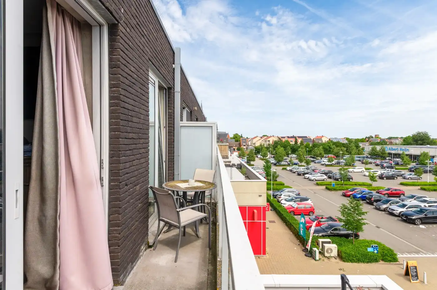 Mooi, centraal gelegen app. op 2e verd. met 3 slpk., balkon en autostaanplaats foto 14