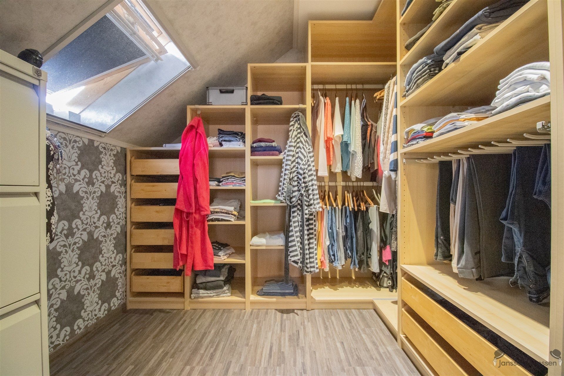 Ruime energiezuinige en instapklare woning met 3 à 4 slaapkamers. foto 12