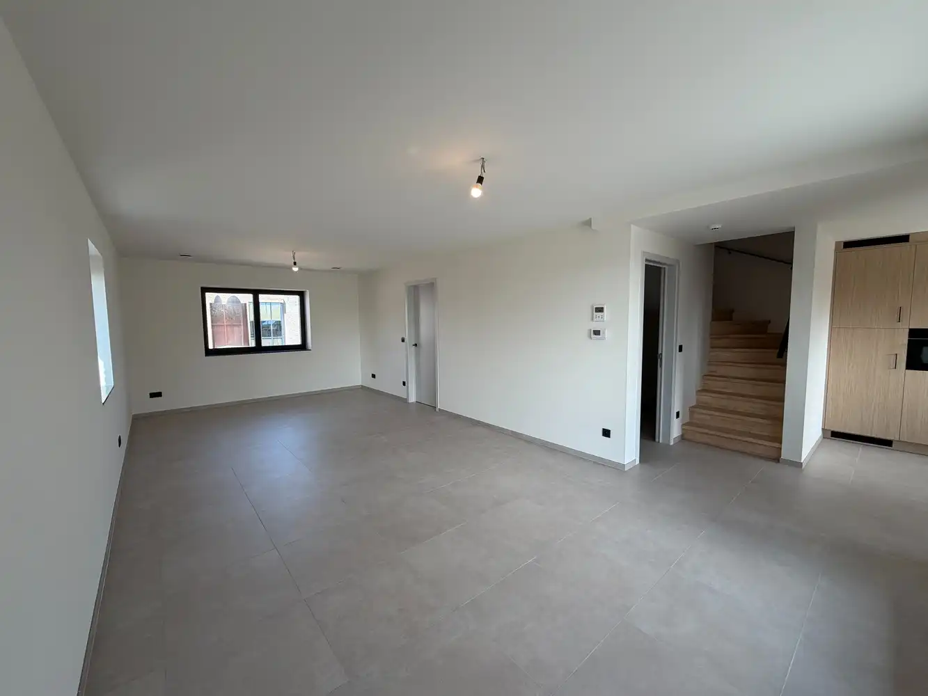 Zeer ruim appartement te huur foto 2