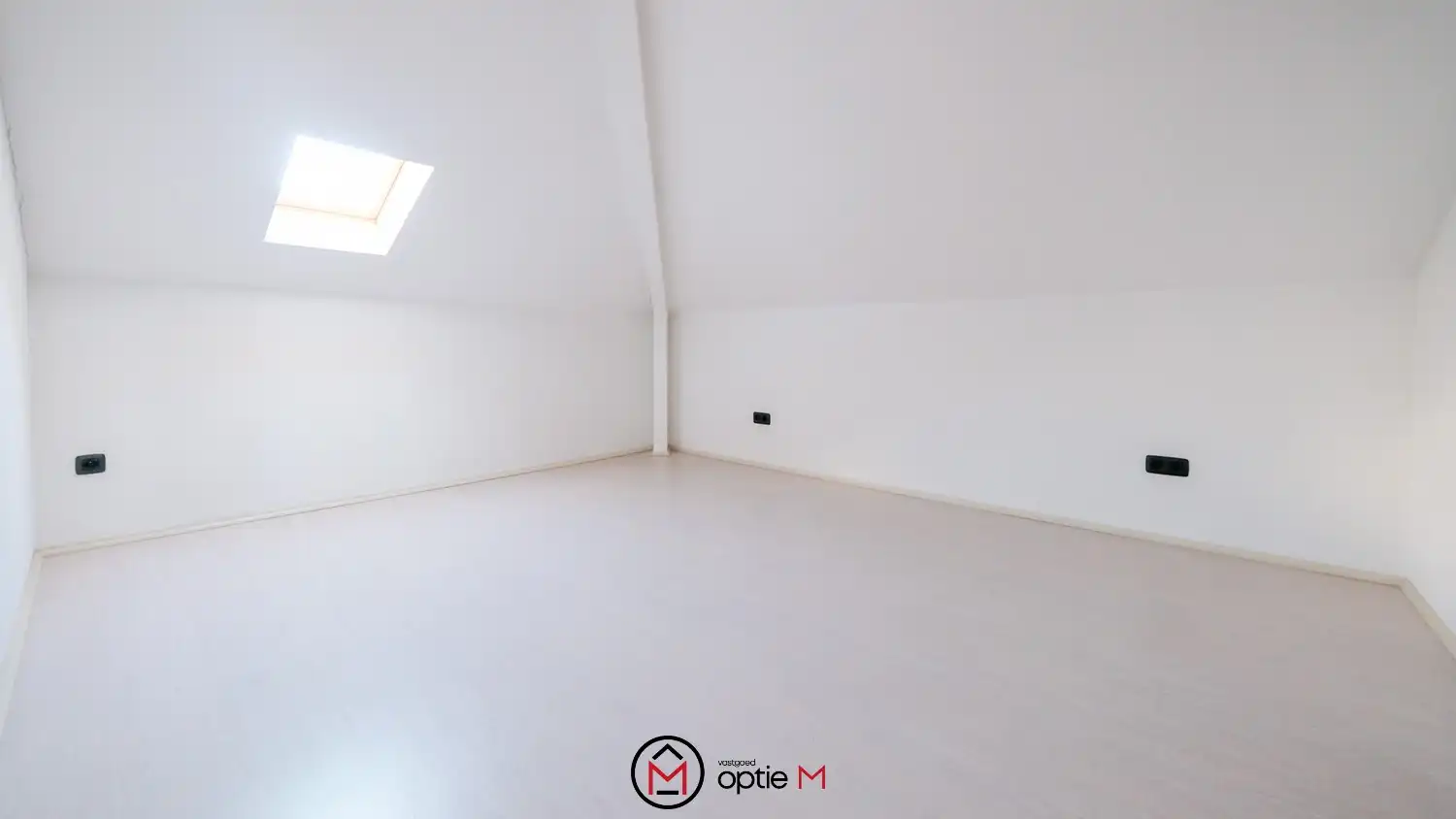 Bedrijfspand met woonst te huur – ruime hal, werkplaats en appartement met 3 slaapkamers foto 28