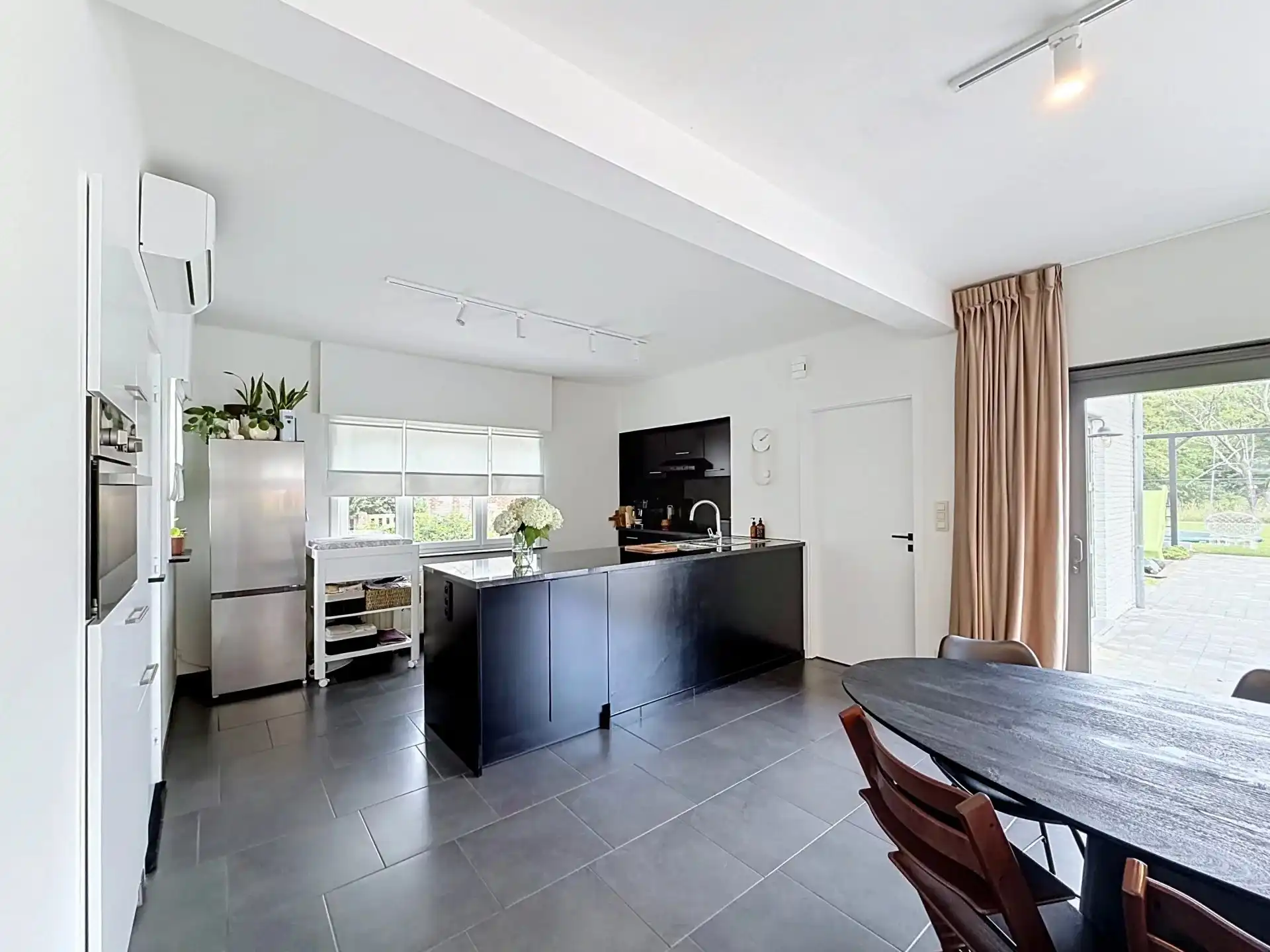 Instapklare gezellige woning op een mooi perceel met 3 slaapkamers en 2 badkamers foto 10
