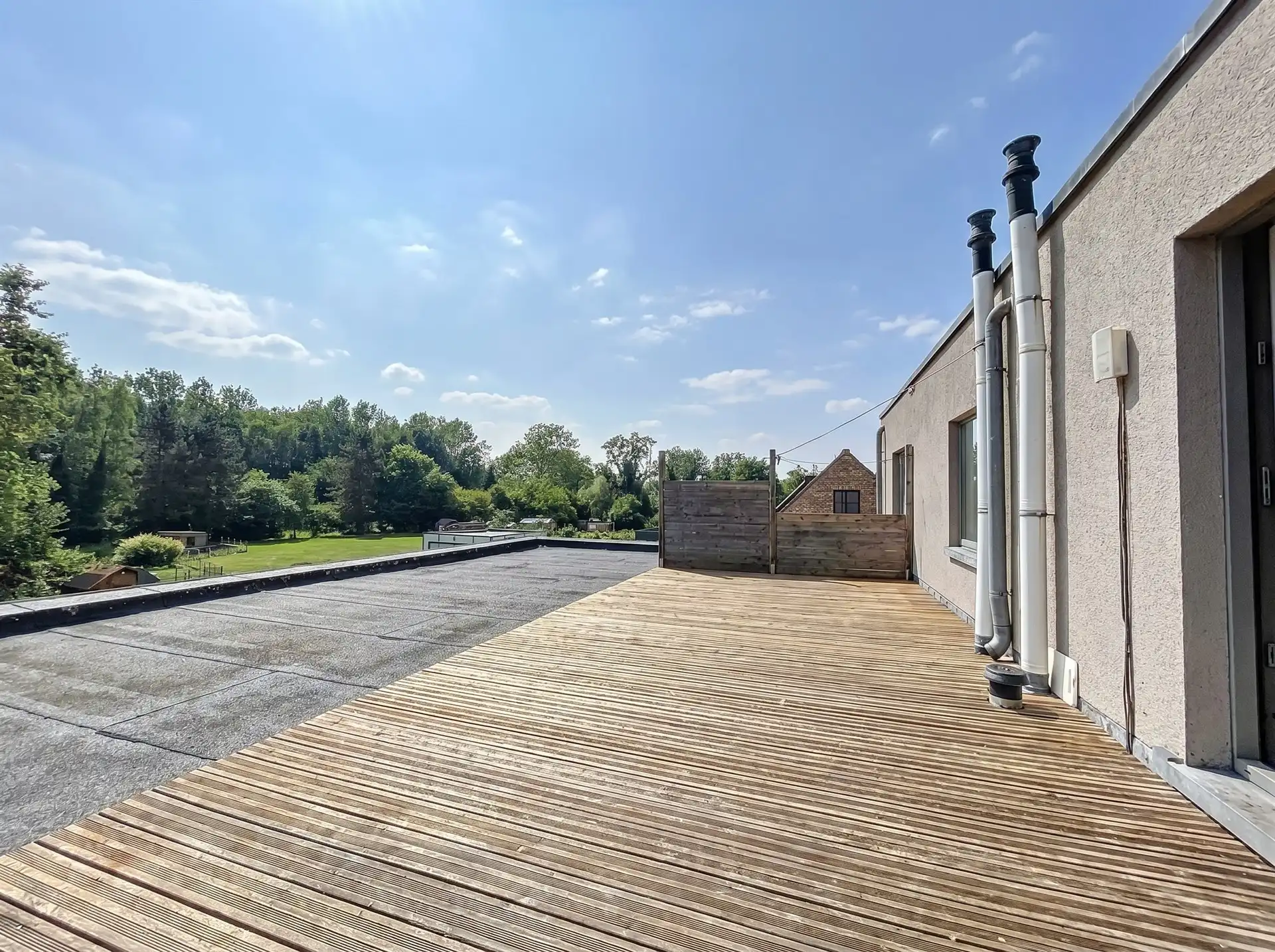 Recent 3-slaapkamer appartement met staanplaats op centrale ligging! foto 12