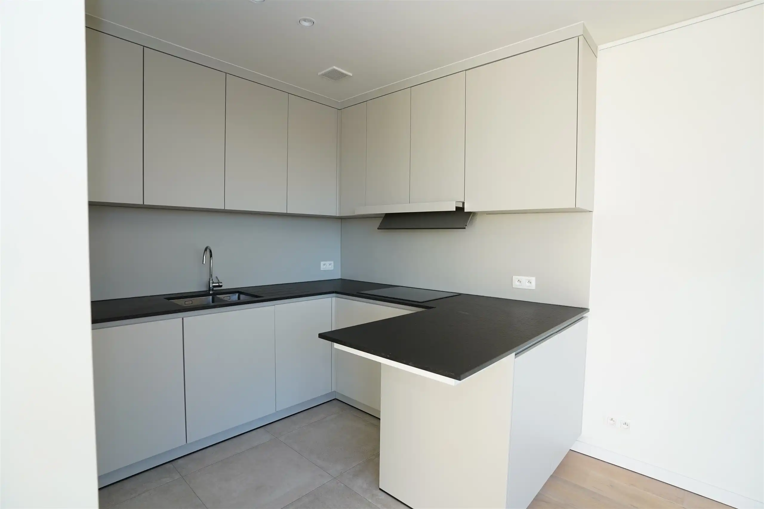 Jong dakappartement met zicht op nieuw Marktplein + garage foto 5