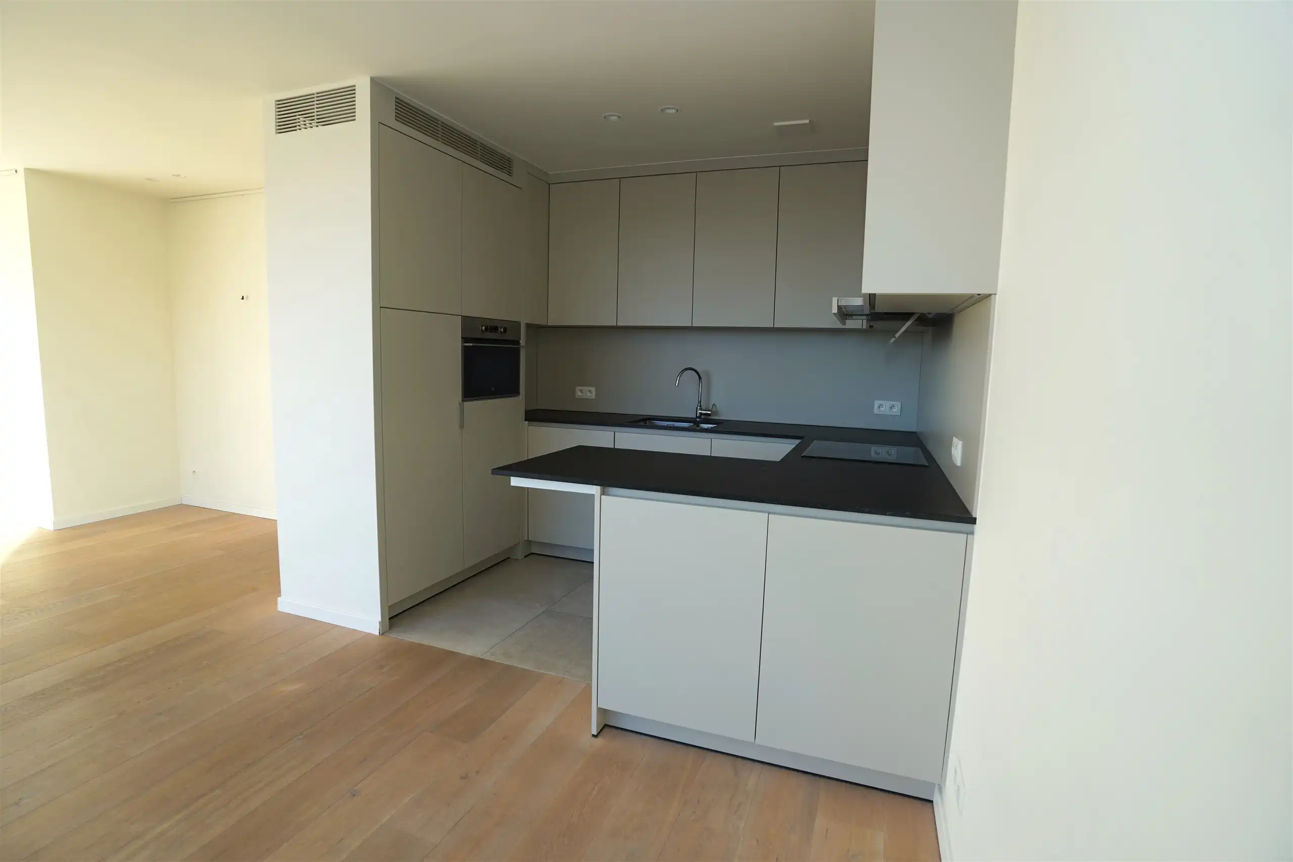 Jong dakappartement met zicht op nieuw Marktplein + garage foto 5