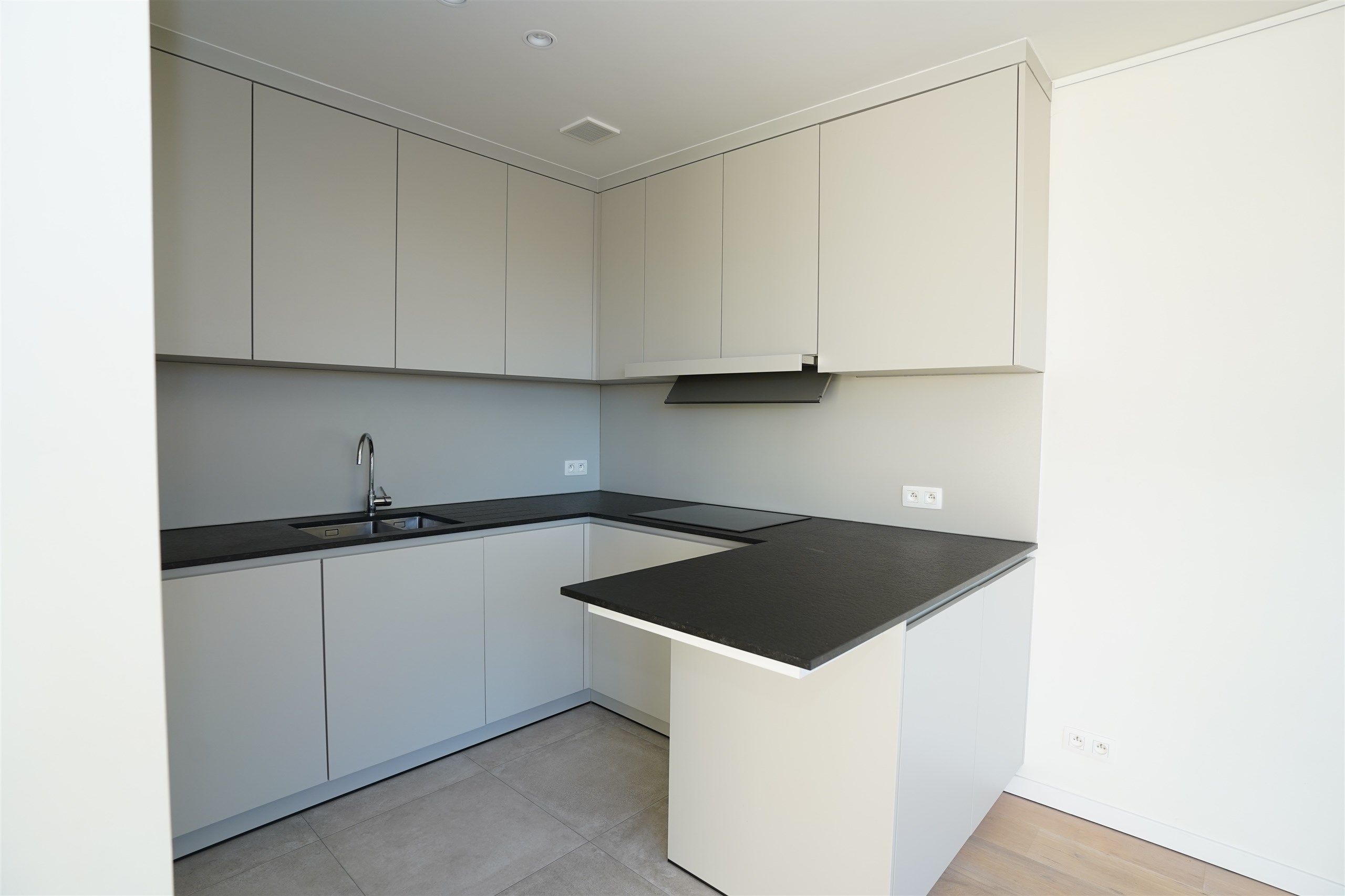 FIRST SALE VR 21/11 (16.00 - 20.00) & ZA 22/11 (9.00 - 18.00) foto 5