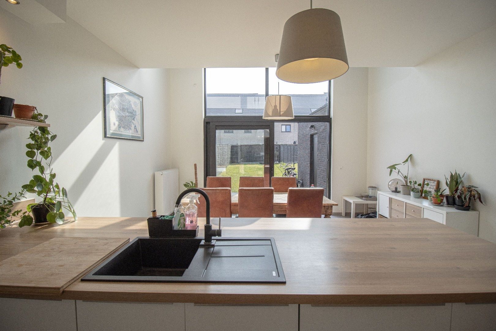 Rijwoning met 3 slaapkamers en tuin in Kortrijk foto {{pictureIndex}}