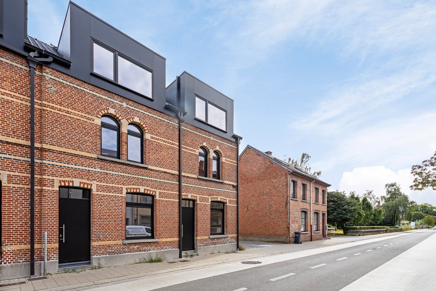 Gerenoveerde woning met 4 slaapkamers en tuin. foto 2