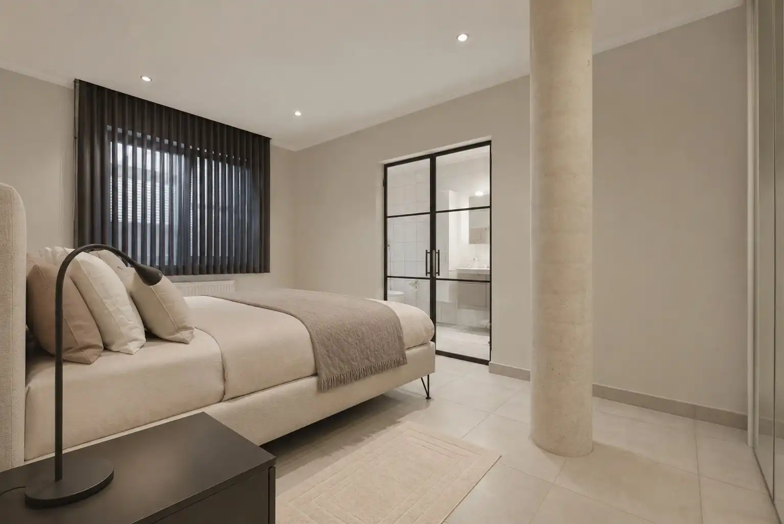 Prachtig onderhouden gelijkvloersappartement van maar liefst 175m² gelegen op 50m van het strand te Sint-Idesbald. foto 7