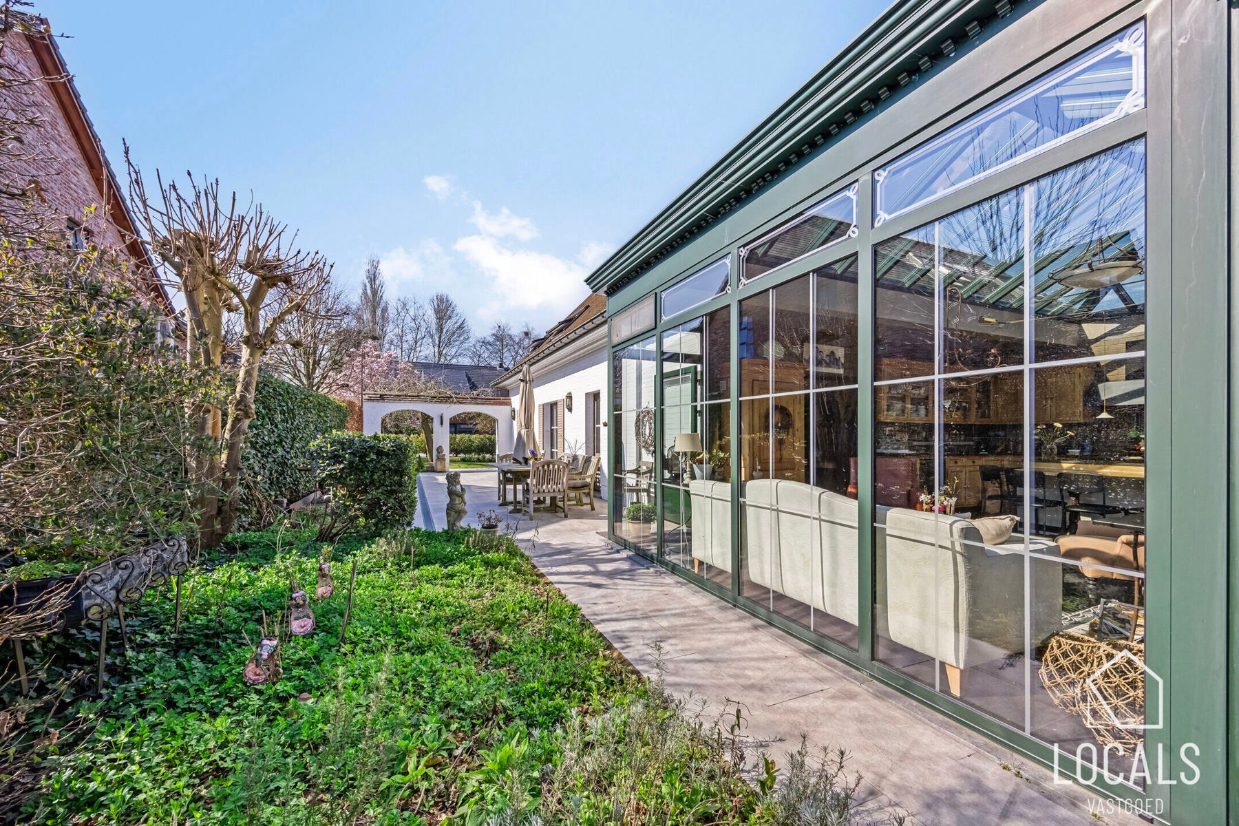 Tijdloze villa in doodlopende straat aan het bos foto 29