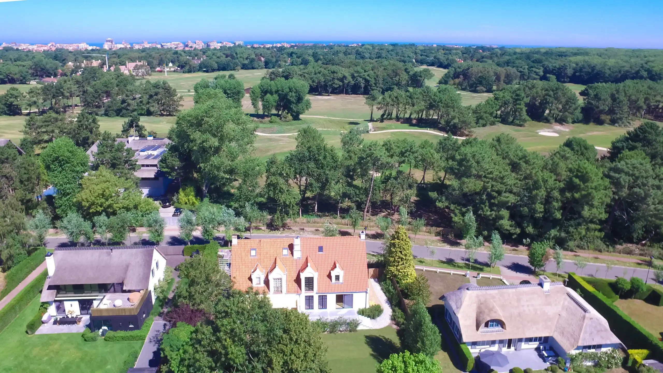 Karaktervolle koppelvilla aan de Royal Zoute Golf Club foto 3
