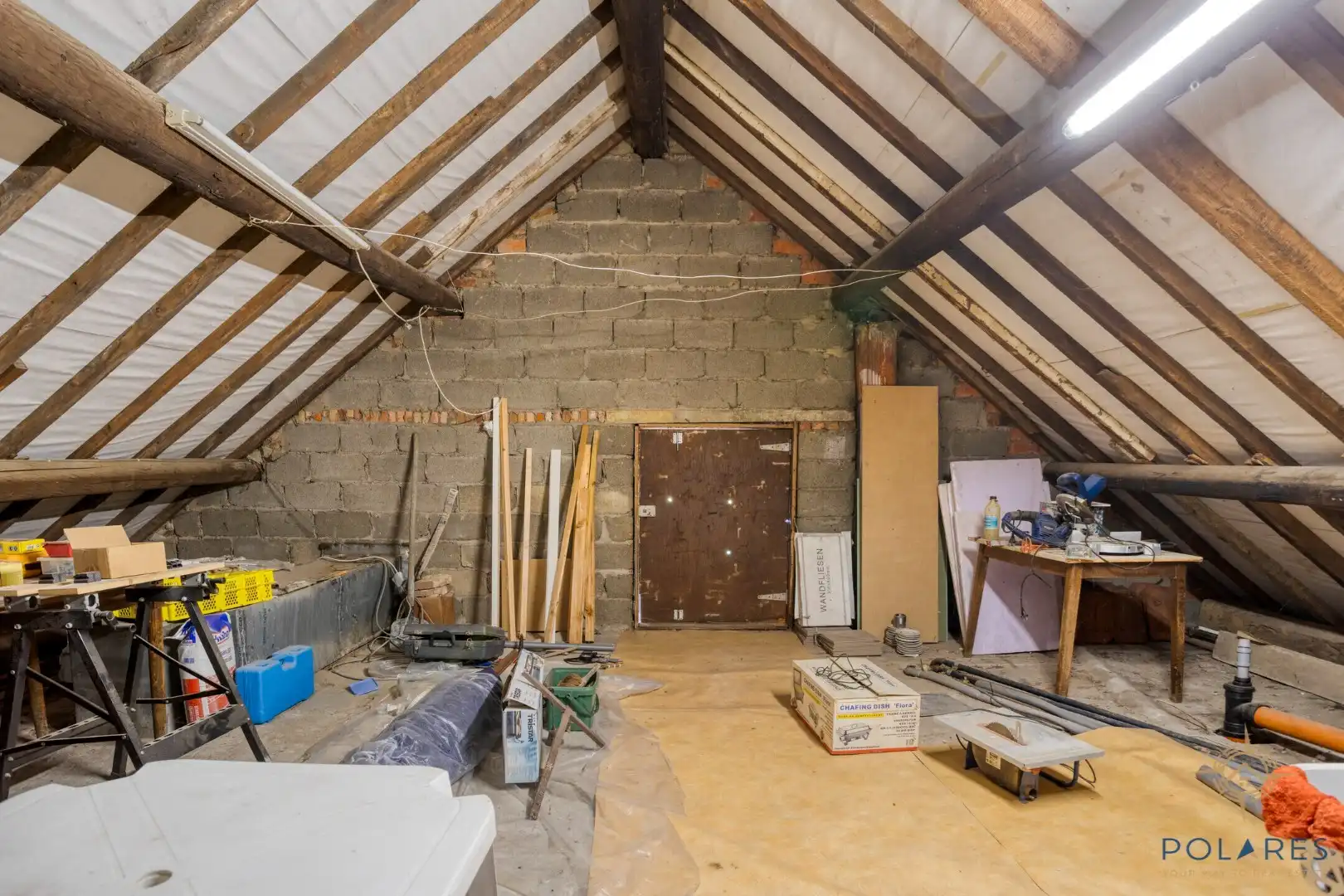 Goed gelegen taverne met woonst en grote parking foto 33