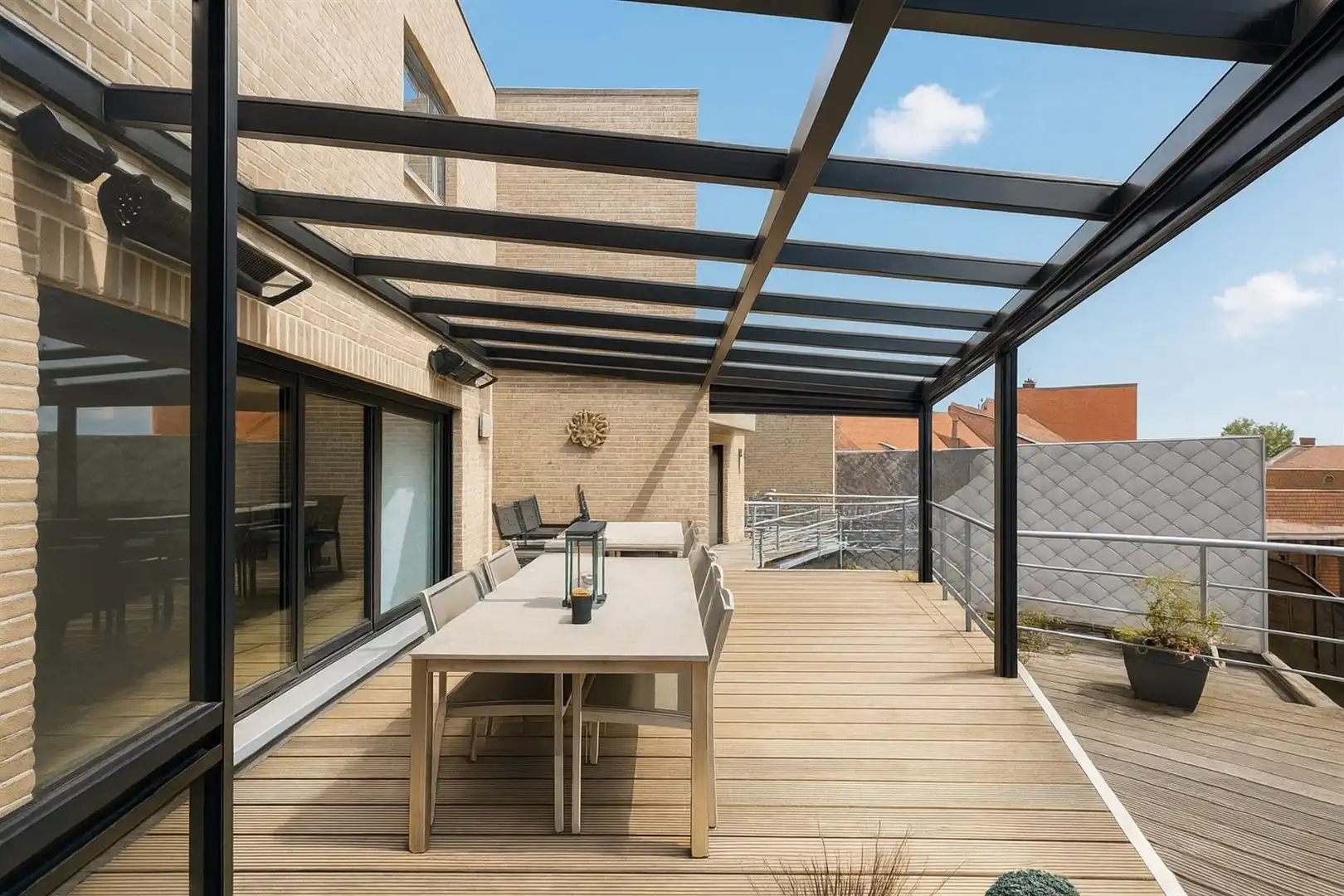 Uniek kantoorgebouw met duplex appartement te koop foto 20