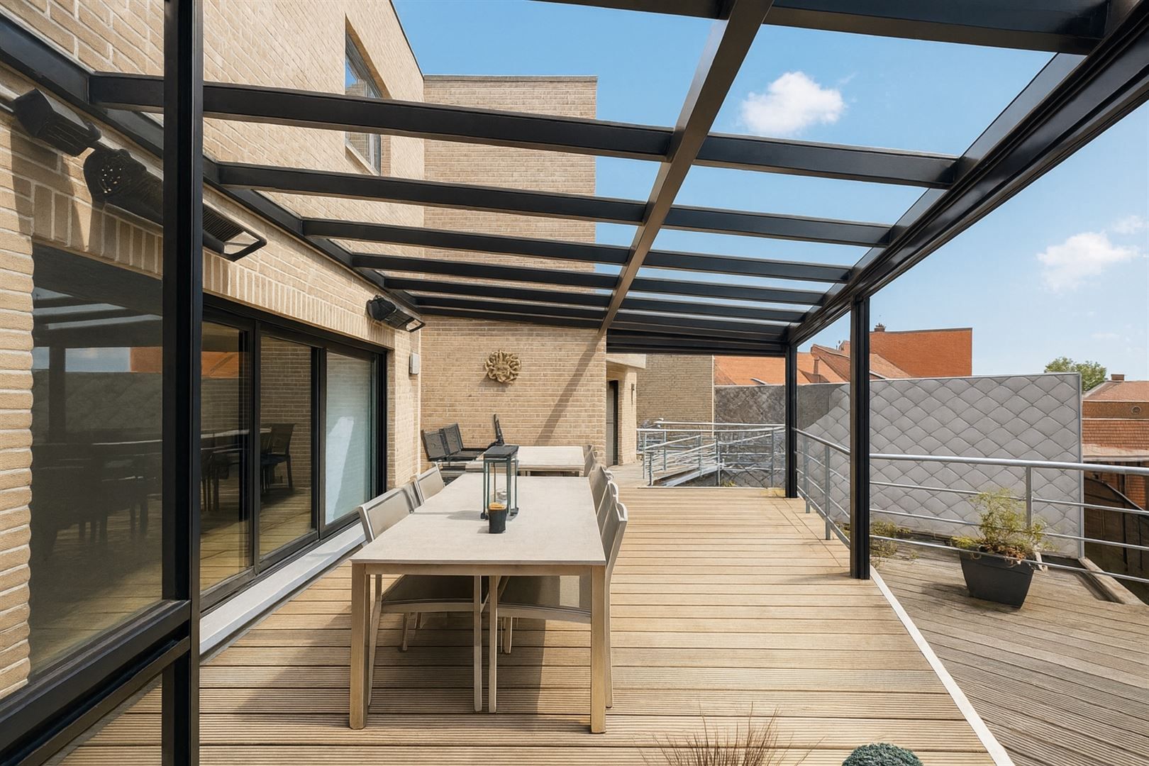 Uniek kantoorgebouw met duplex appartement te koop foto 20