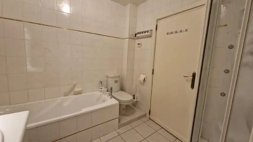 Praktisch ingericht en ruim APPARTEMENT met 2 slaapkamers, mooie leefruimten en garage in centrum van Tienen. foto 23