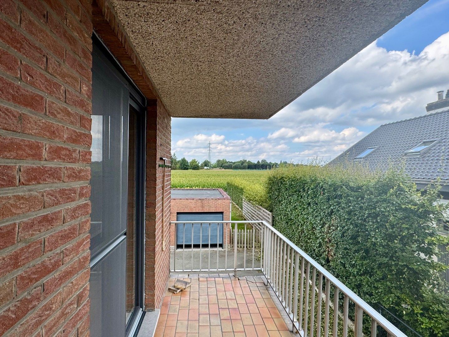 Mooi instapklaar 2-slaapkamerappartement met garage en parking in Merchtem foto 11