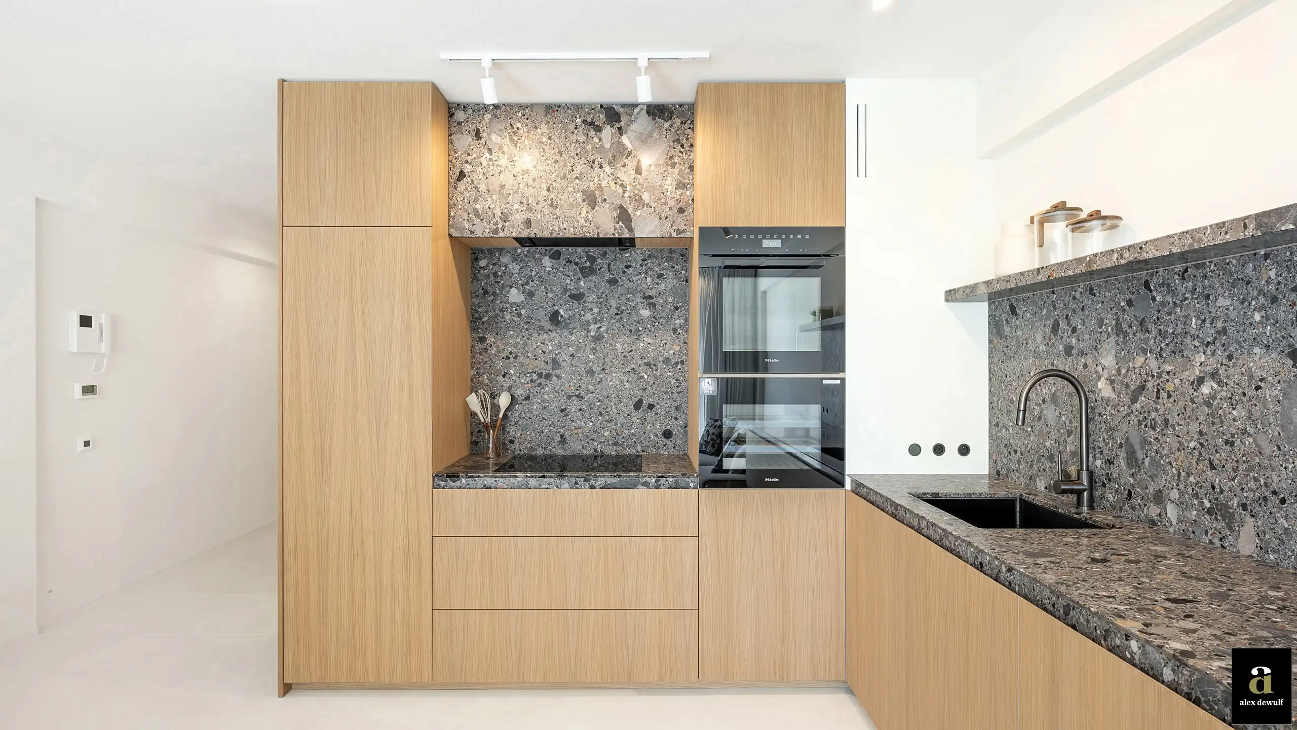 Prachtig zonnig gerenoveerd appartement met zeezicht. foto 8