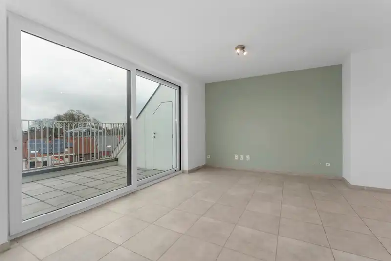 Roeselare nabij centrum – Stijlvol nieuw dakappartement in hartje stad met twee slpks en twee terrassen foto 3