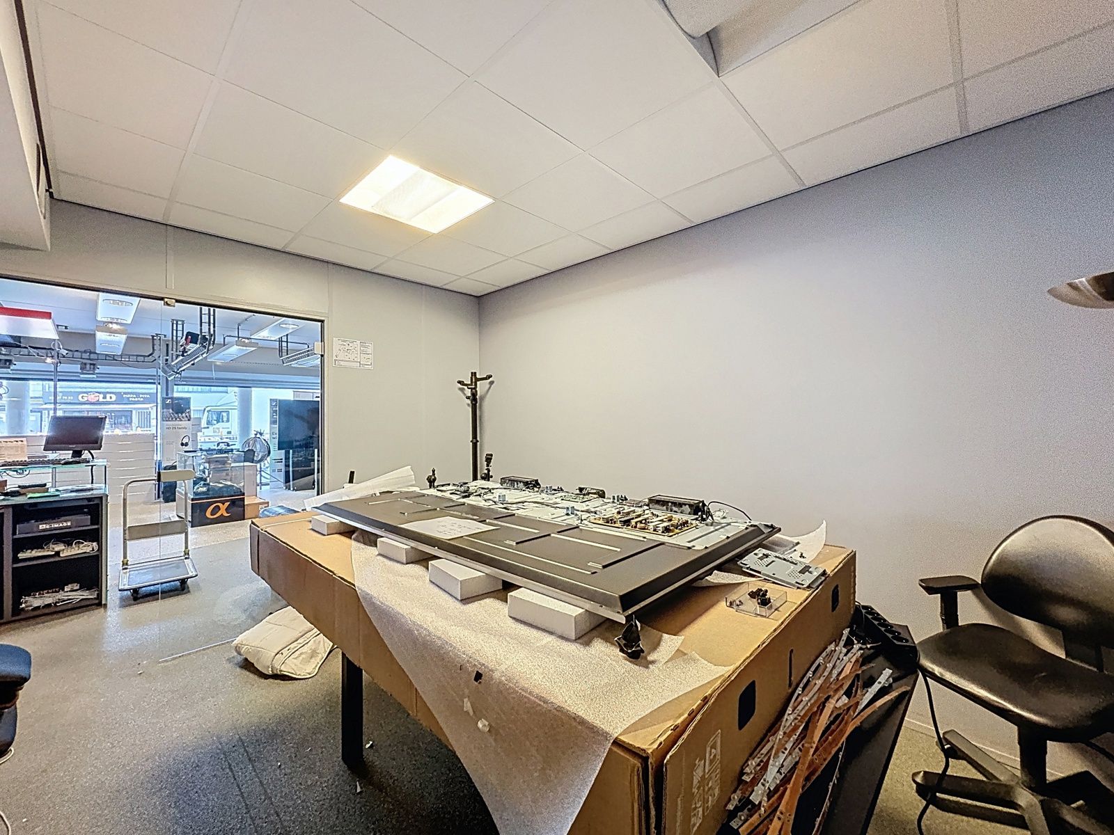 Commercieel Pand met Grote Visibiliteit vlakbij Bredabaan foto 15